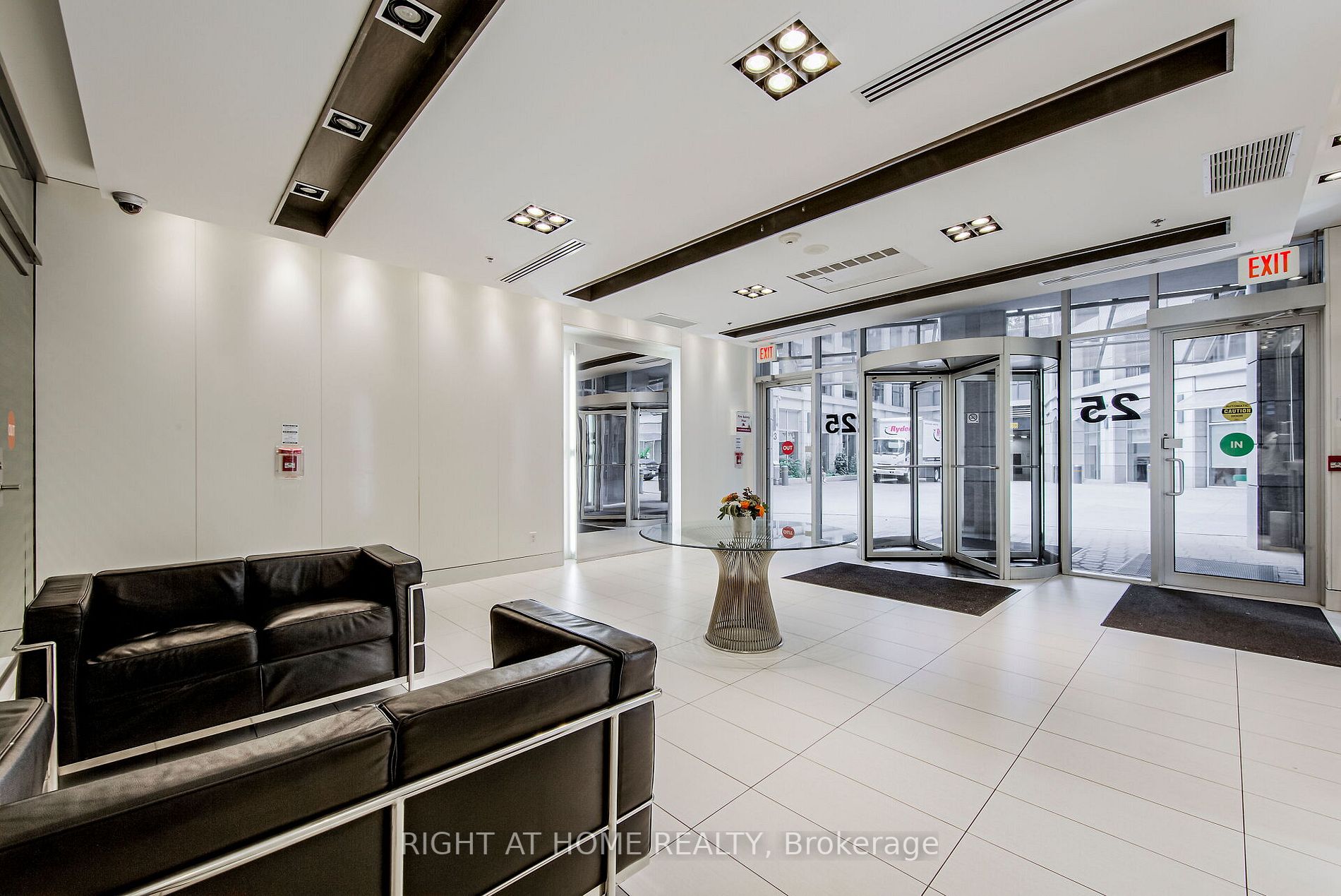 25 Carlton St, #406