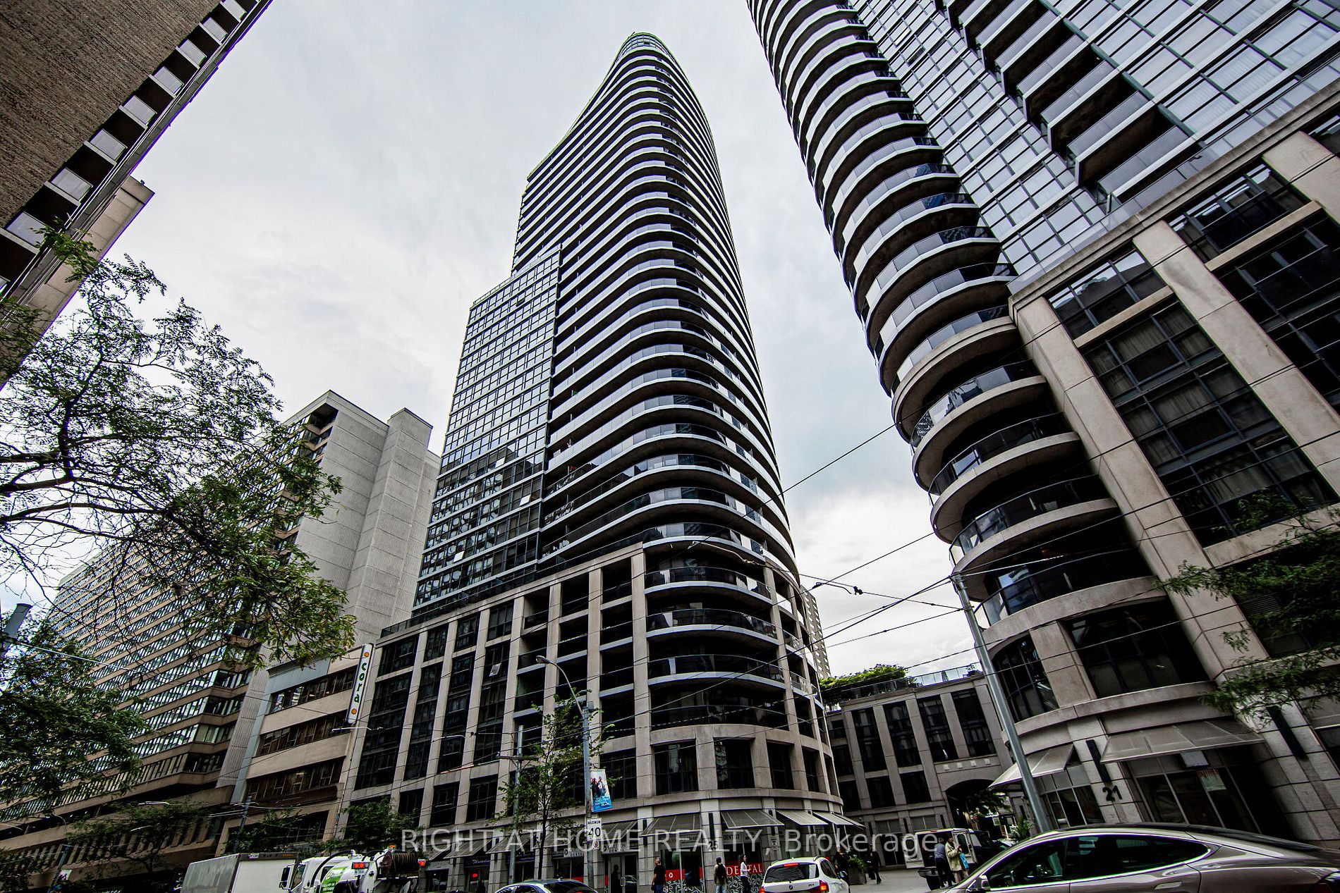 25 Carlton St, #406