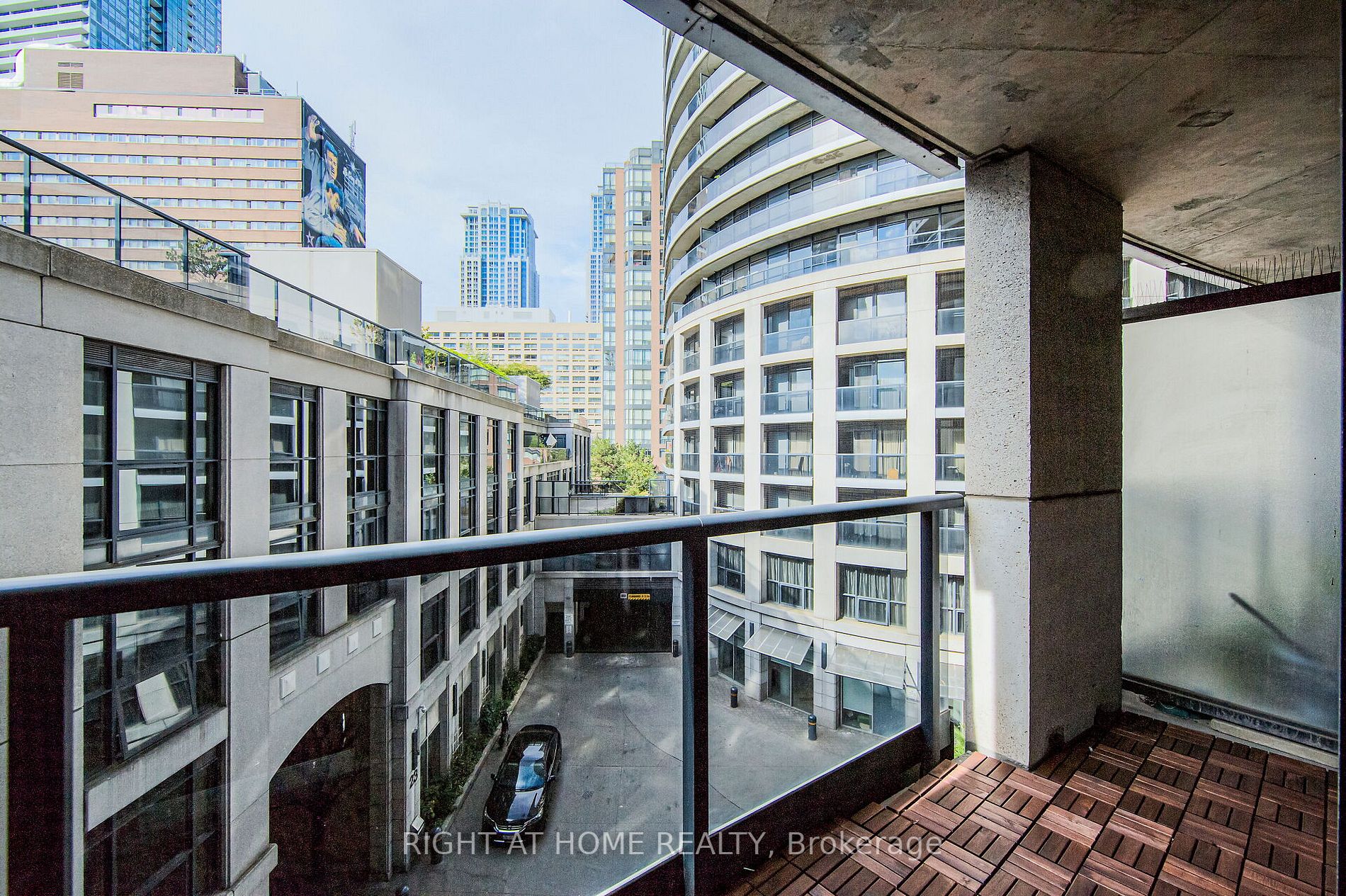 25 Carlton St, #406