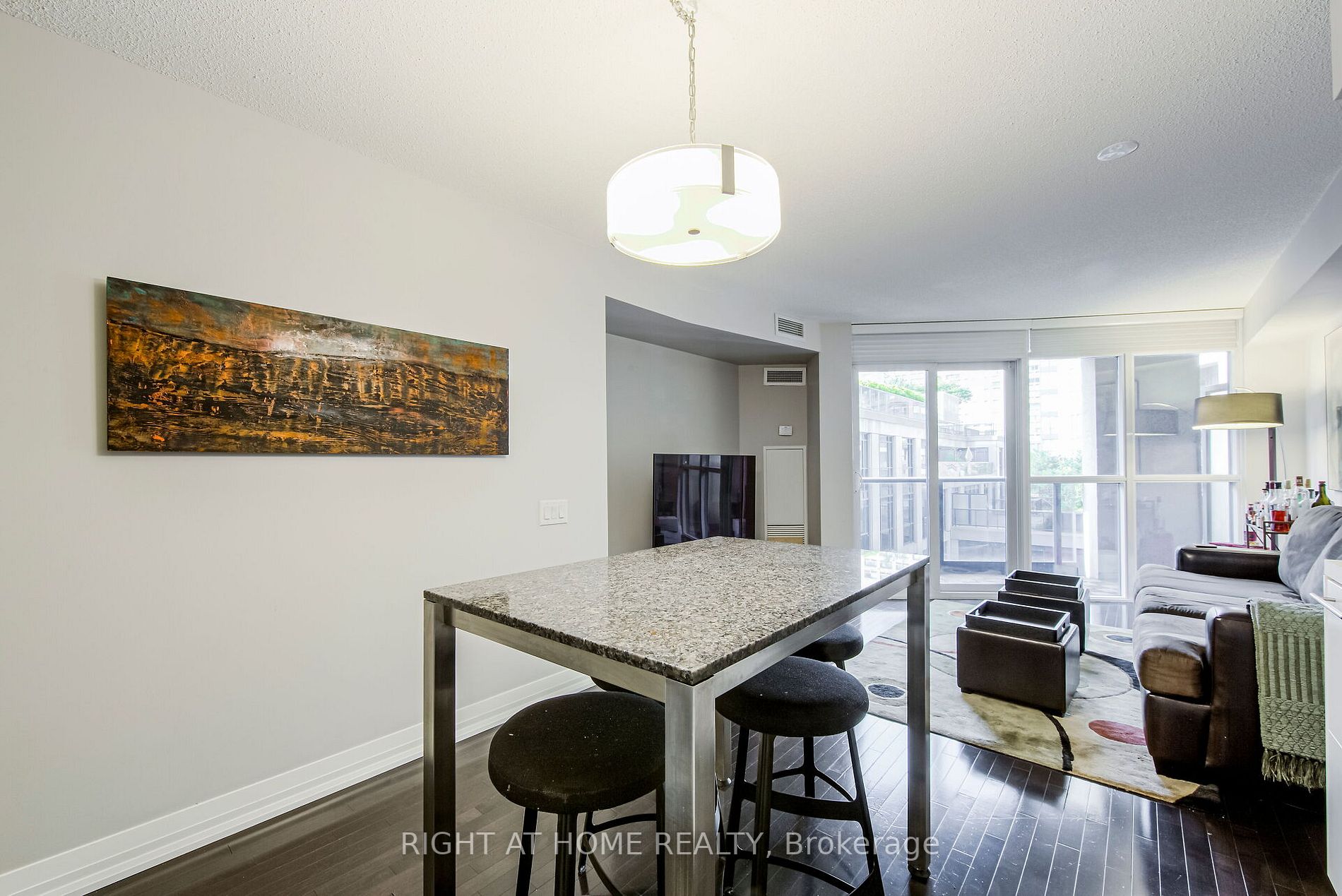 25 Carlton St, #406