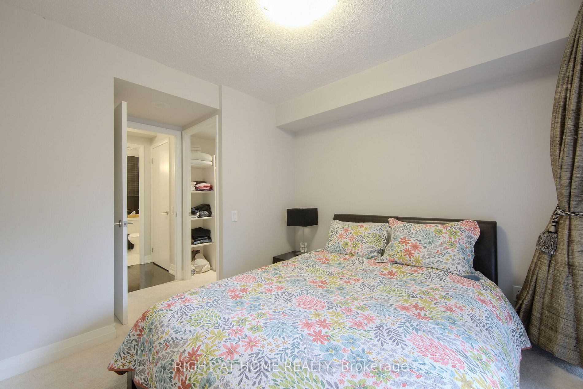 25 Carlton St, #406