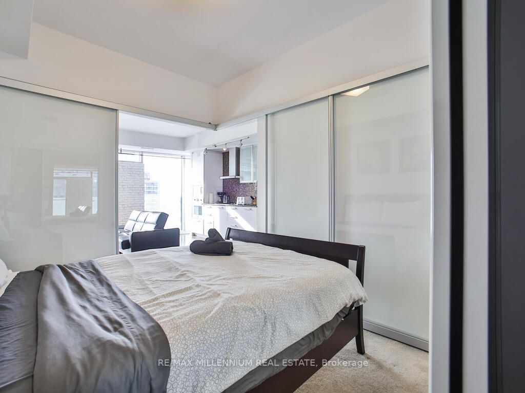 14 York St W, #2804