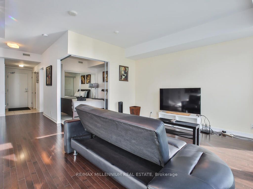 14 York St W, #2804