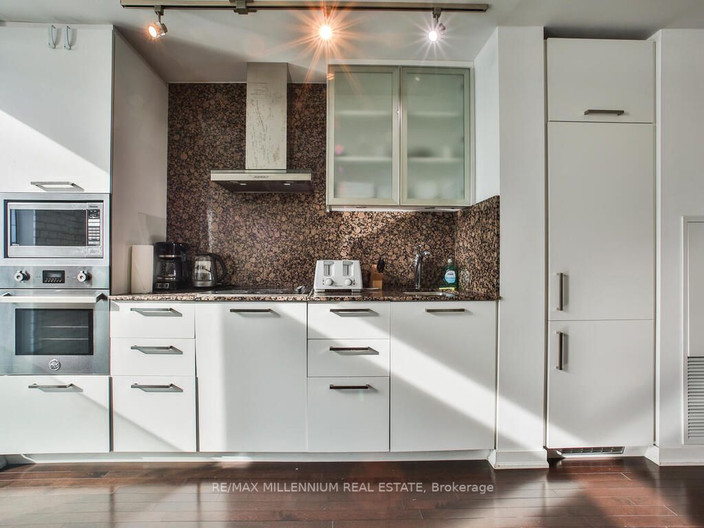 14 York St W, #2804