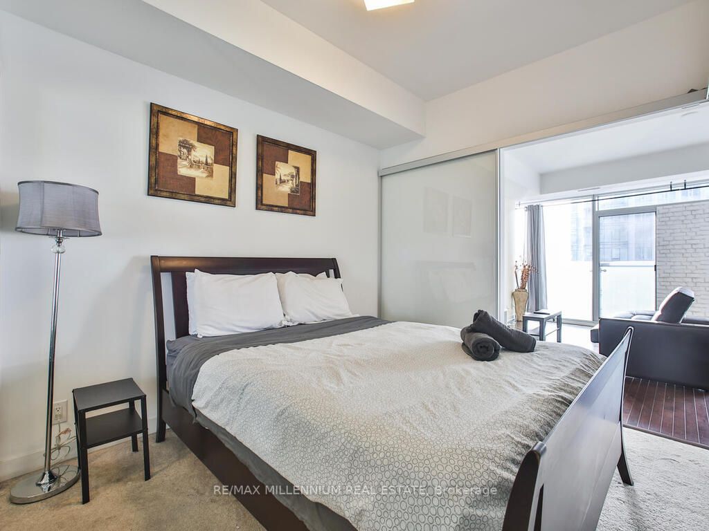 14 York St W, #2804