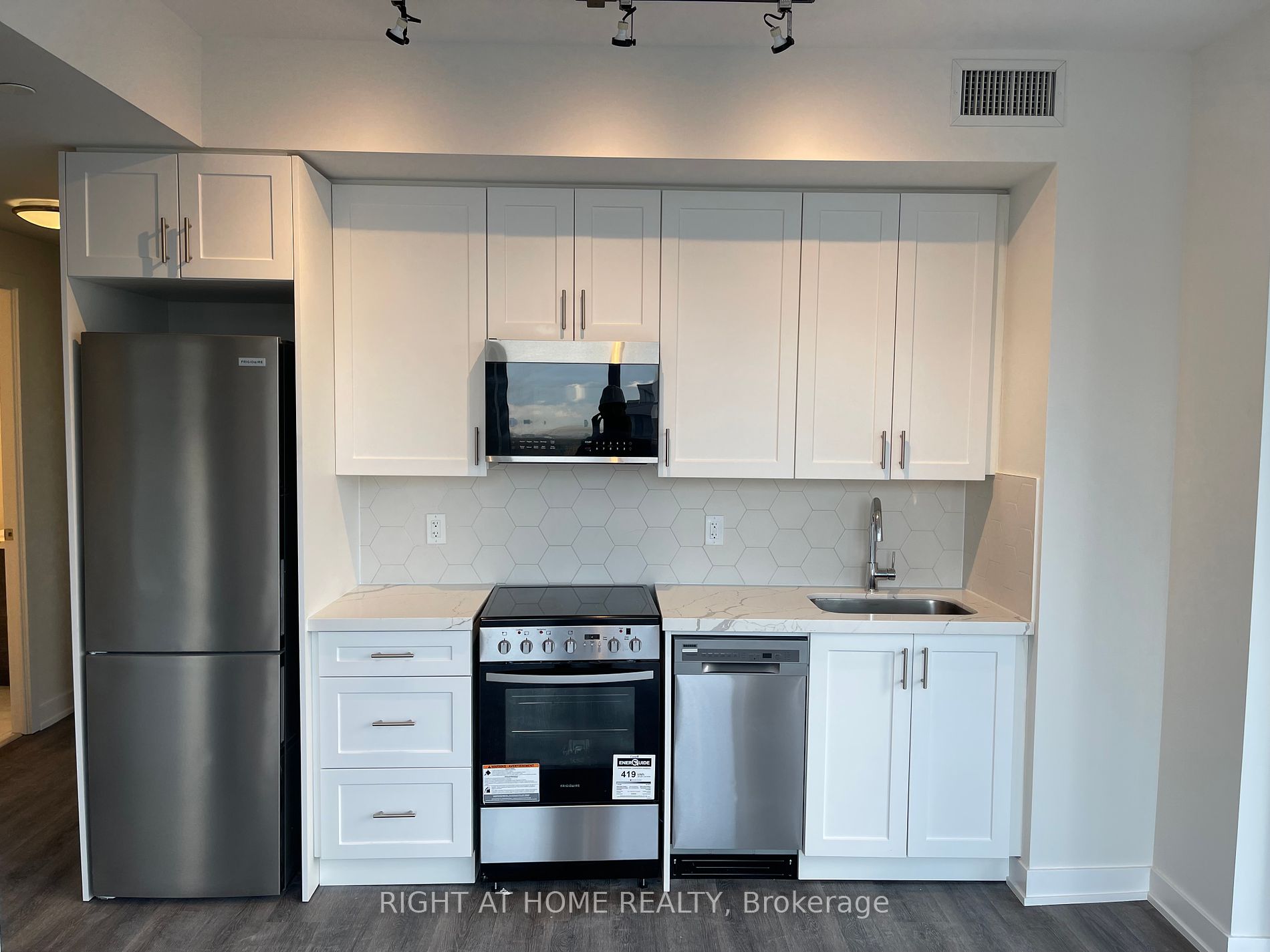 15 Ellerslie Ave, #1210