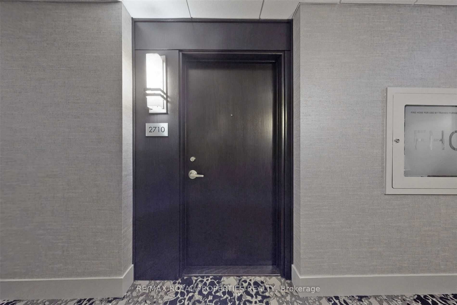 8 York St, #2710