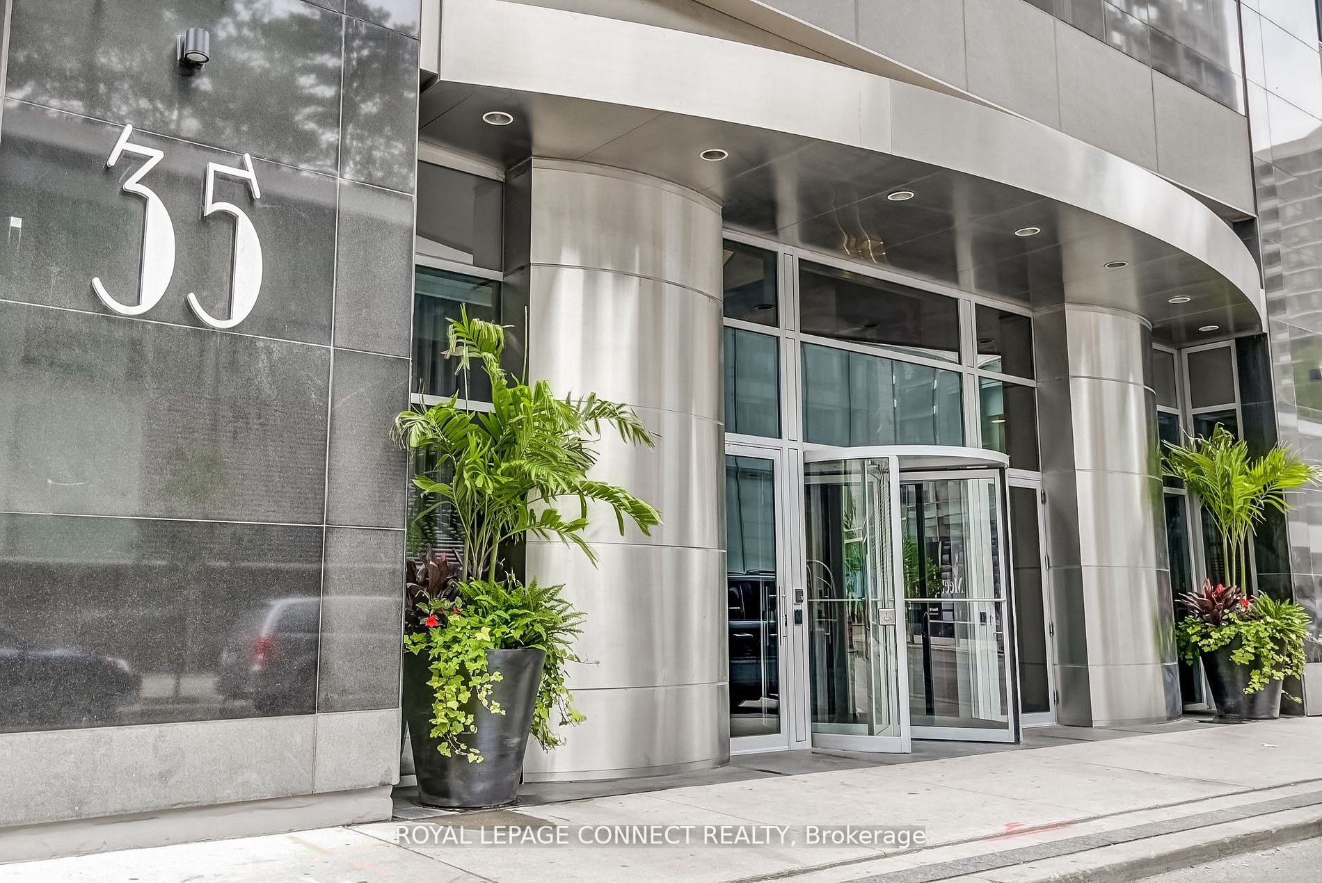 35 Balmuto St, #2104
