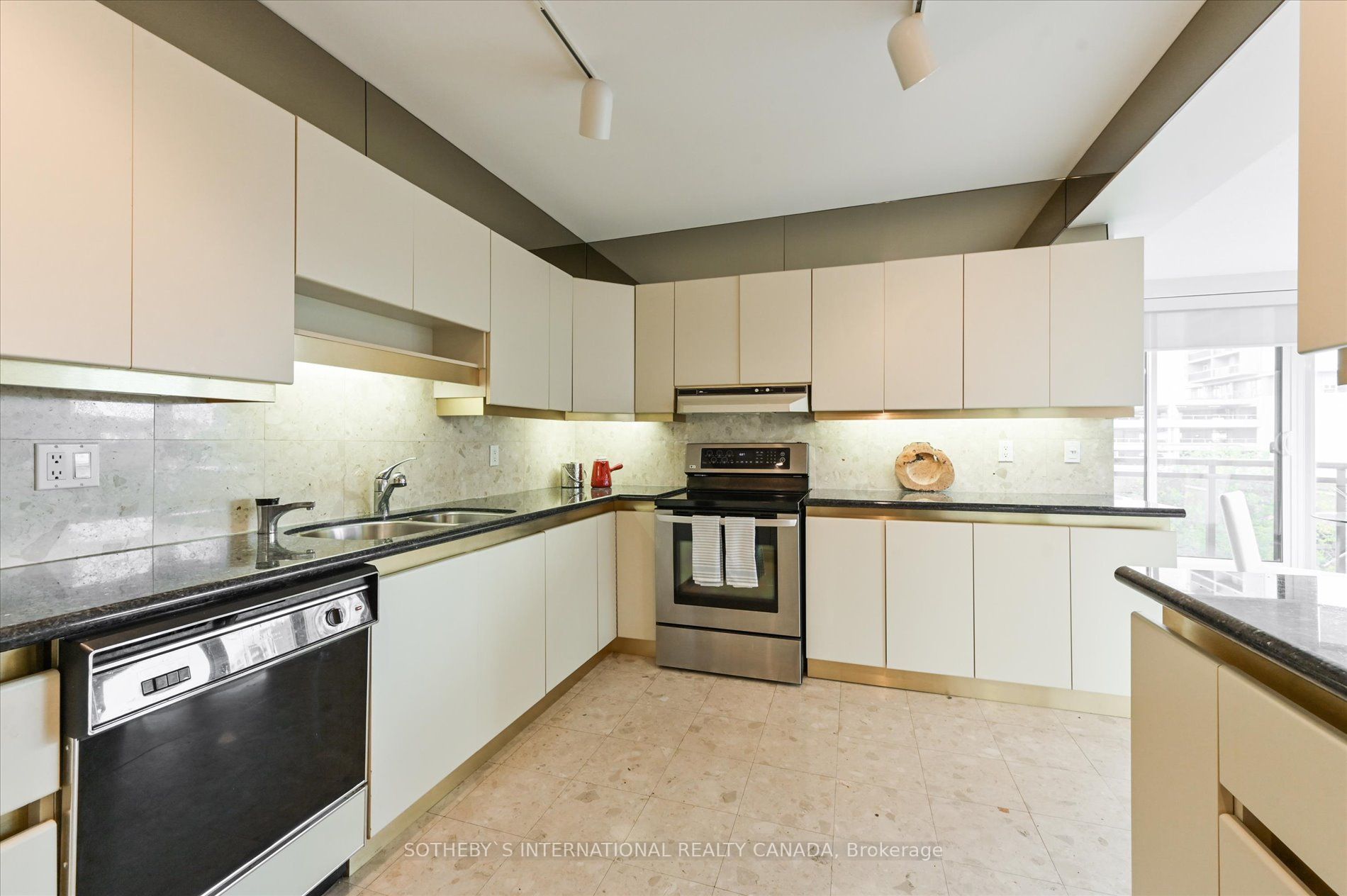40 Rosehill Ave, #502