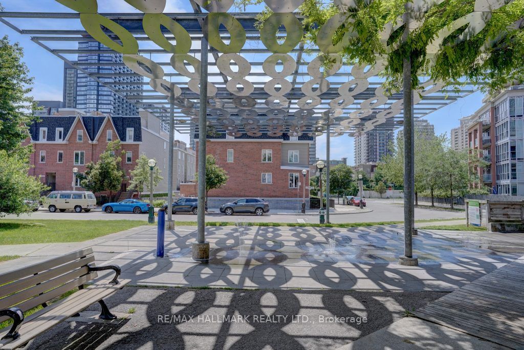 915 King St W, #108