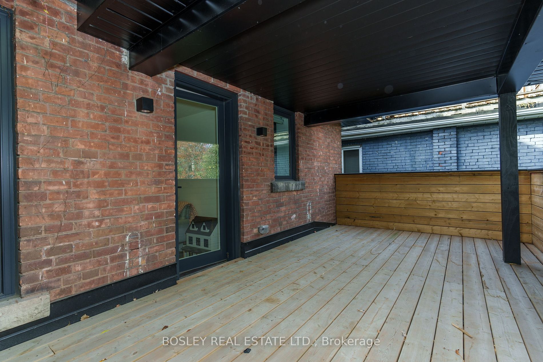 36 Macpherson Ave