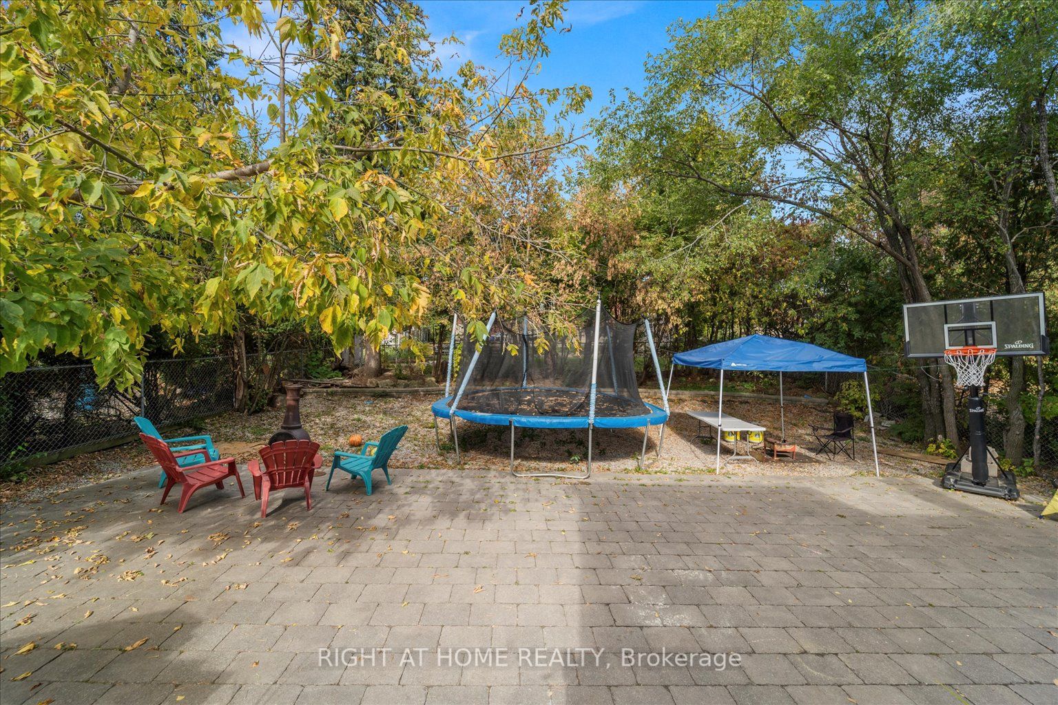 118 Poyntz Ave