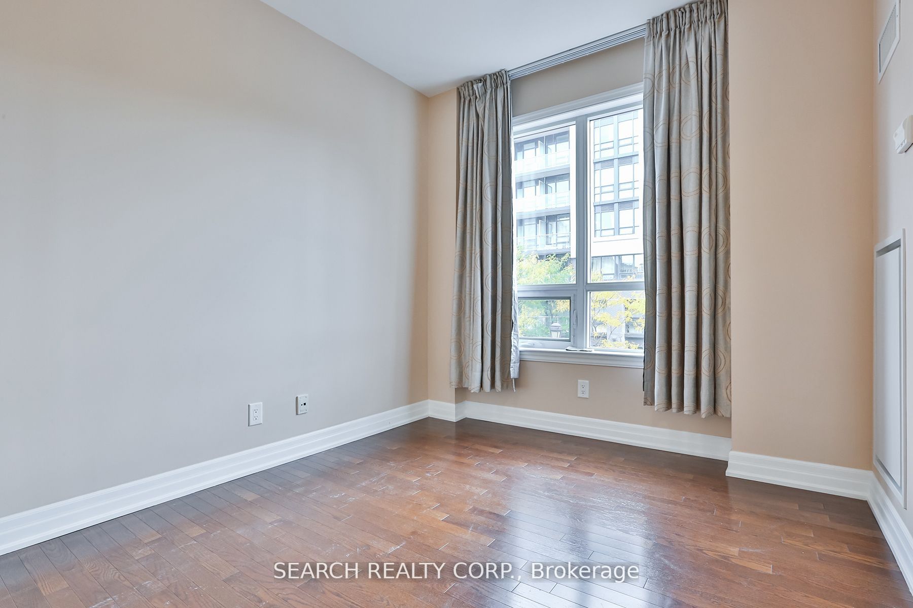 23 Rean Dr, #303