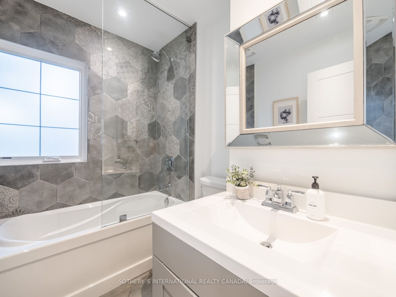 131 Glenvale Blvd