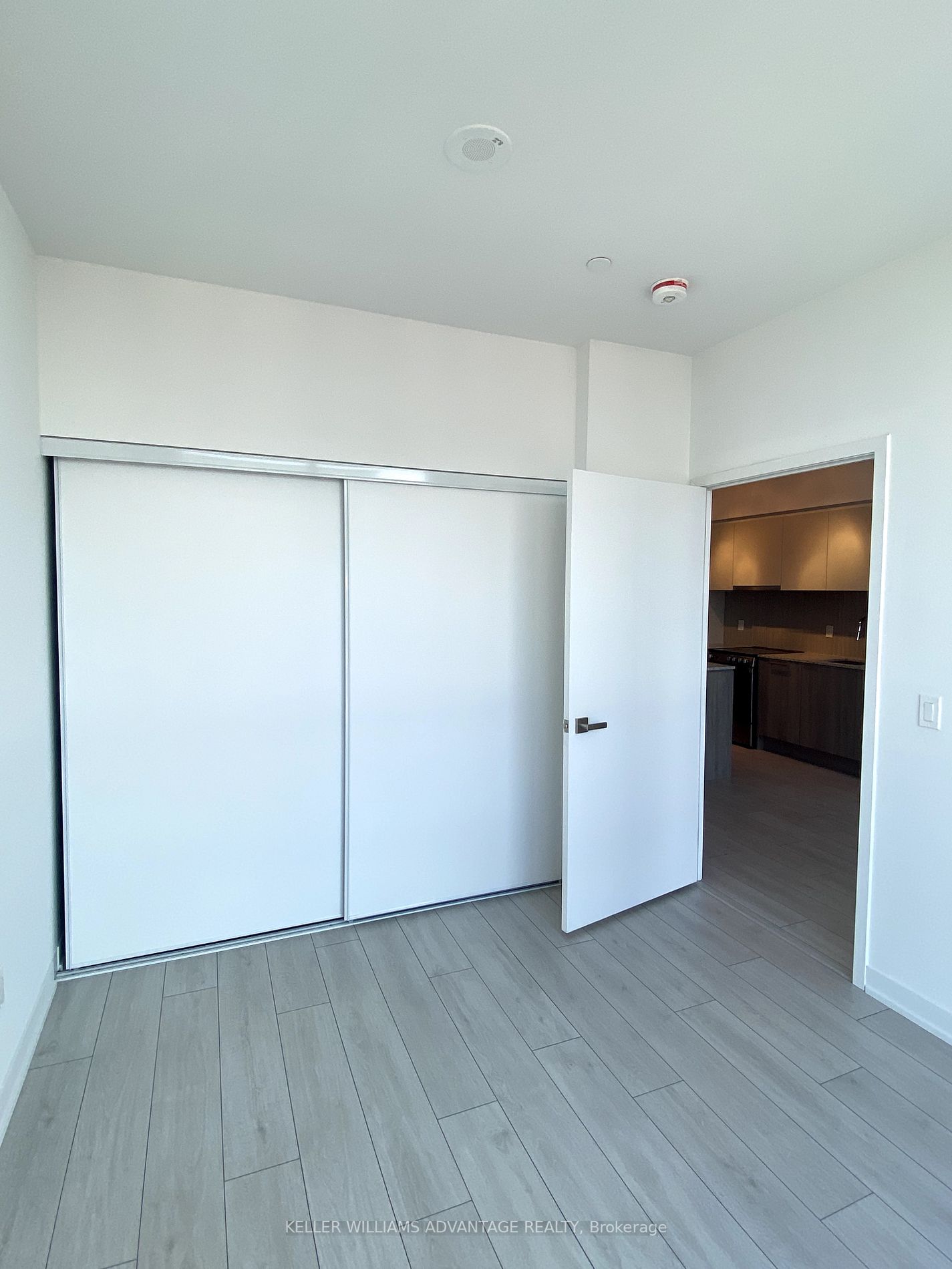 31 Tippett Rd, #1607