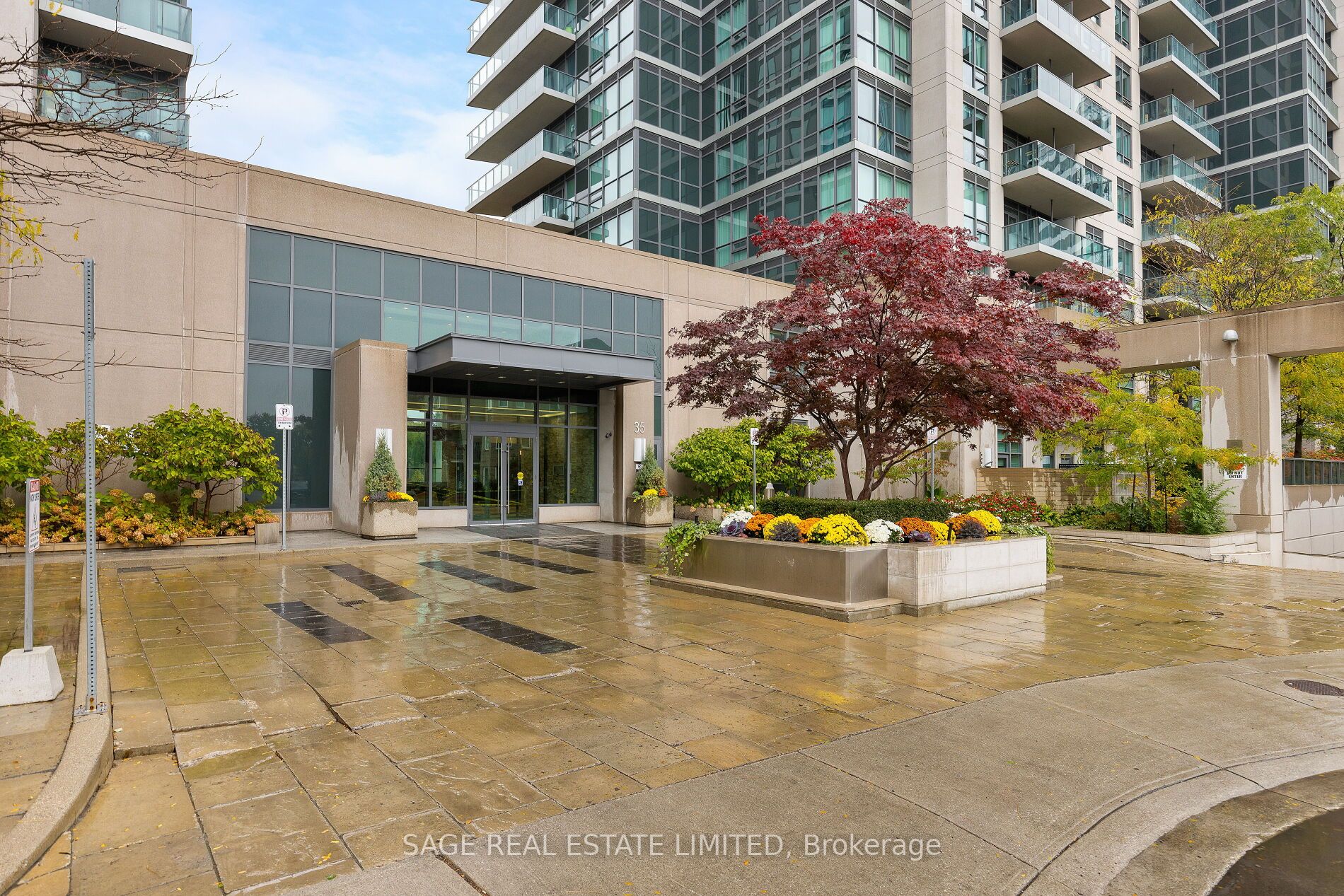 35 Brian Peck Crescent, #Lph20