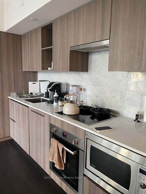 19 Bathurst St, #1205