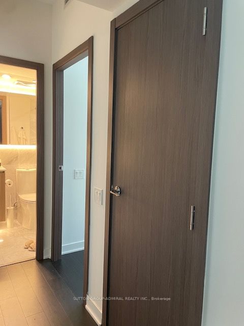 19 Bathurst St, #1205
