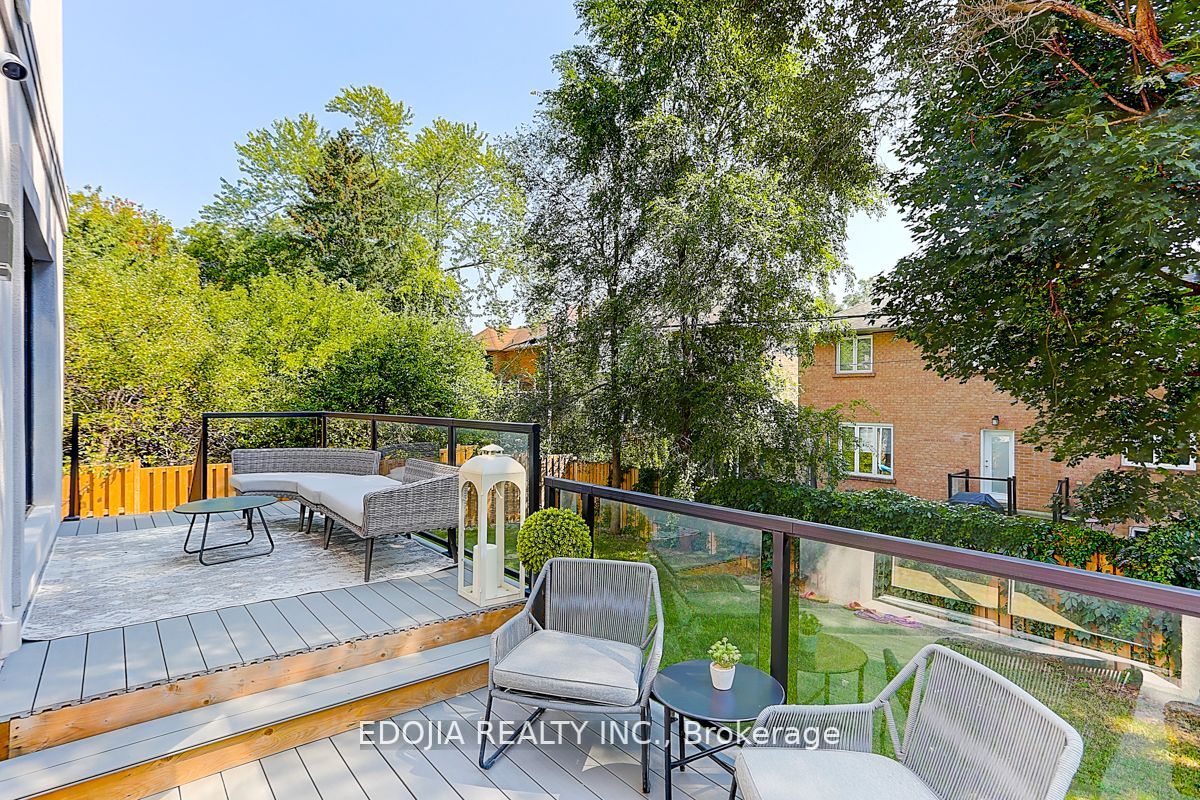 77 Fairholme Ave