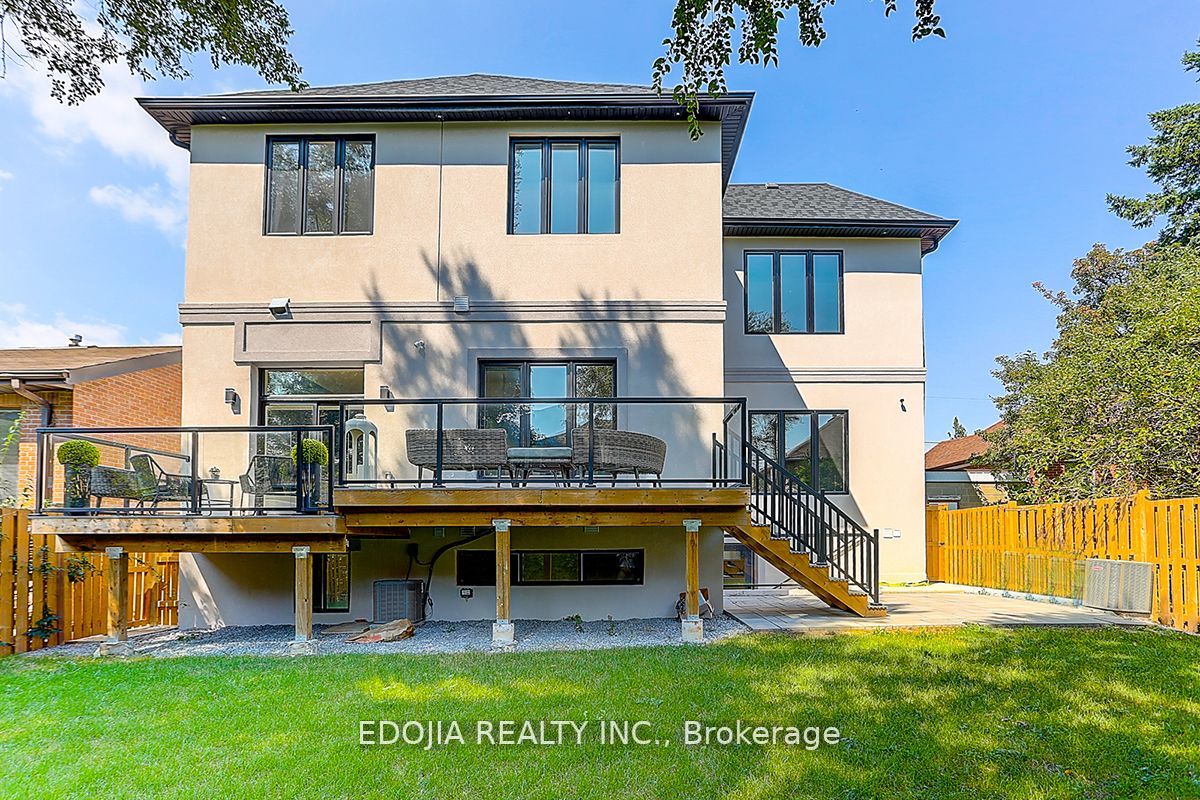 77 Fairholme Ave