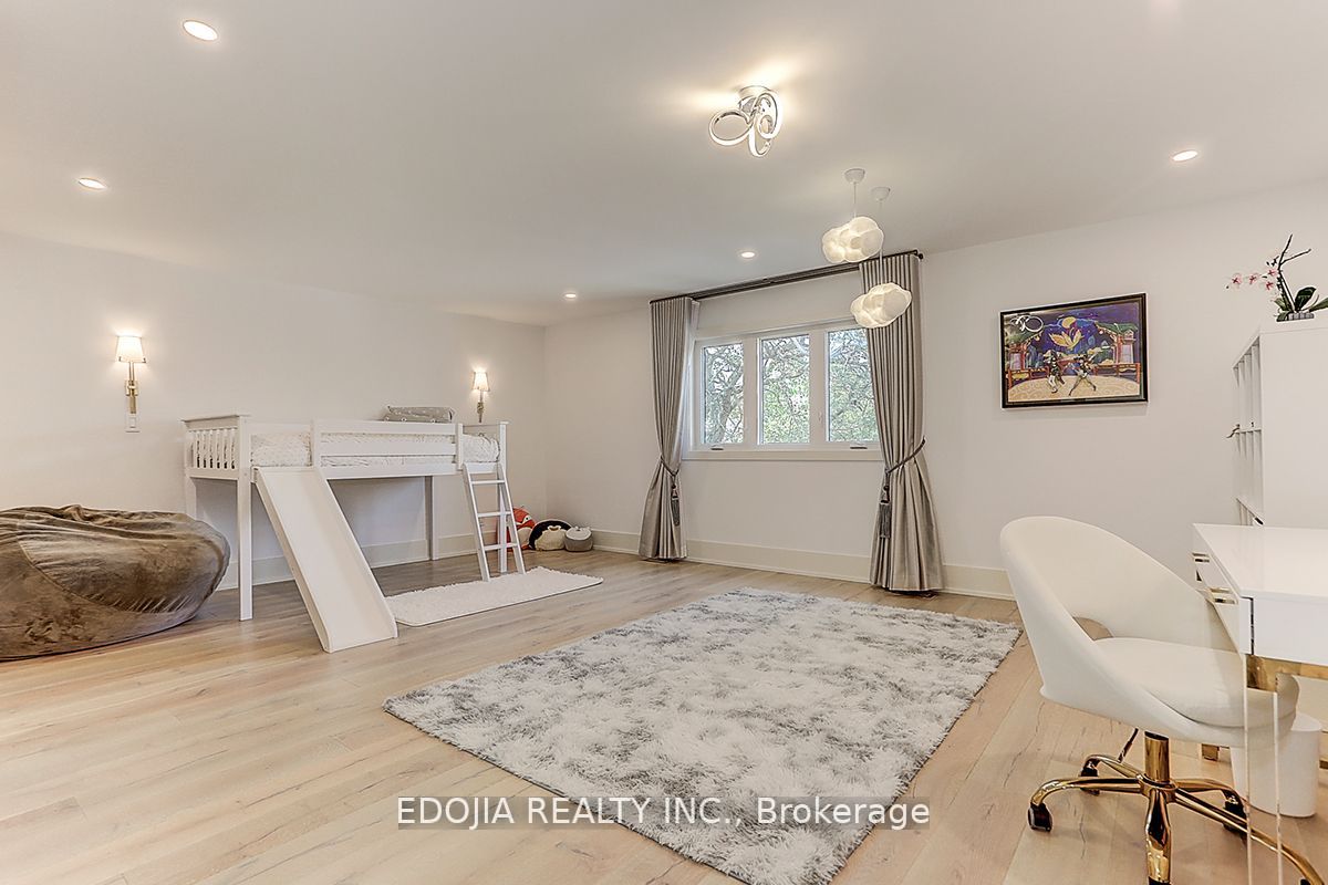 77 Fairholme Ave