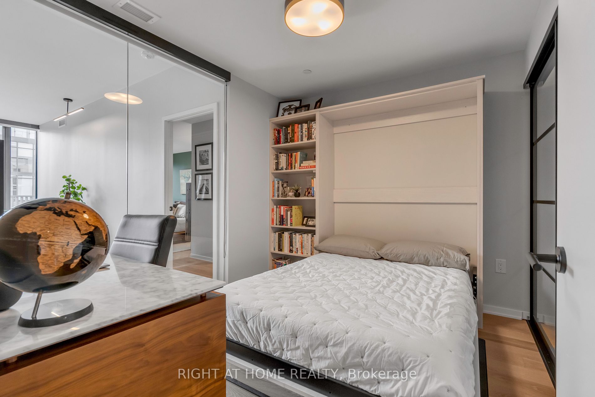 41 Dovercourt Rd, #906