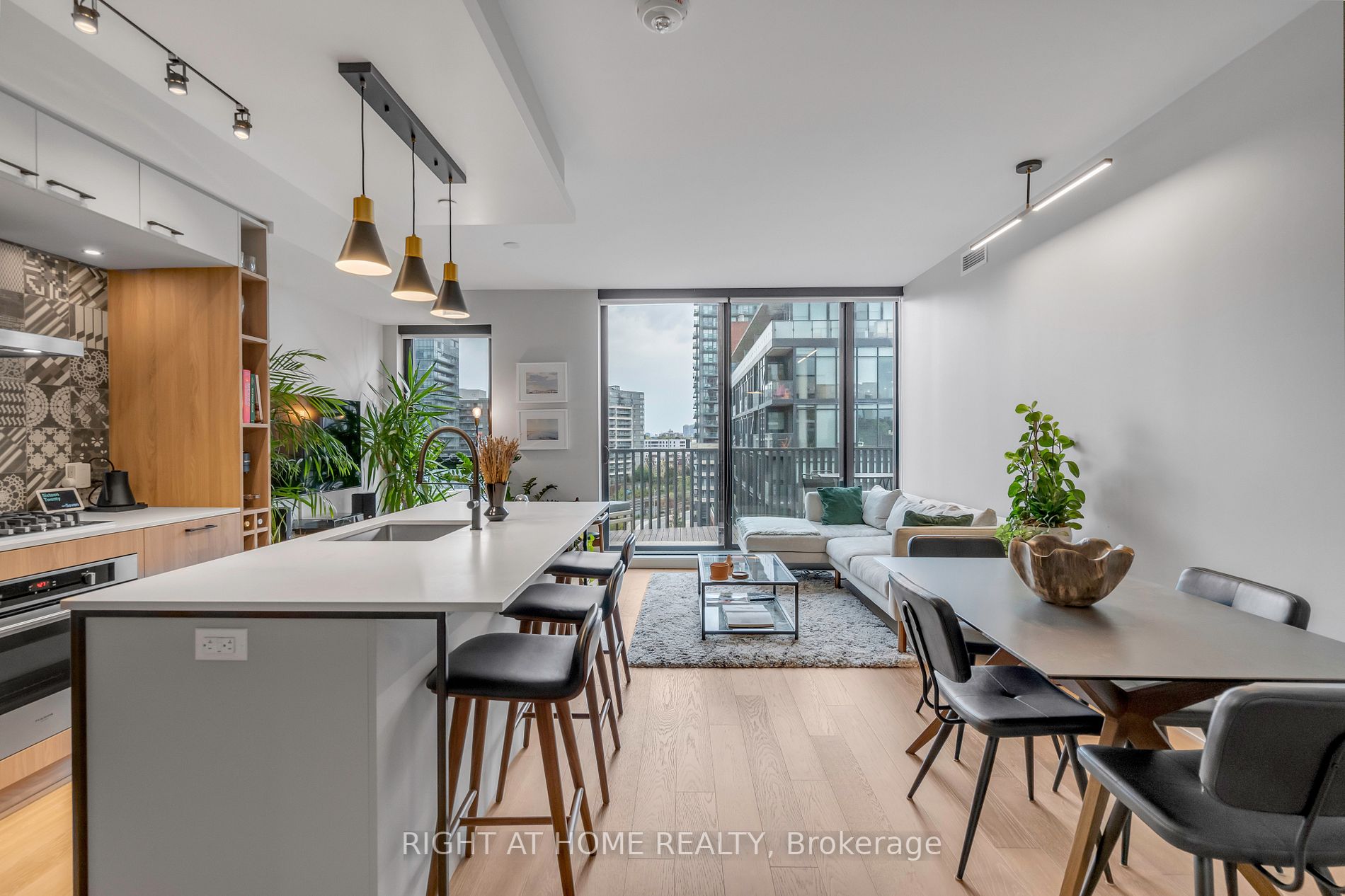 41 Dovercourt Rd, #906