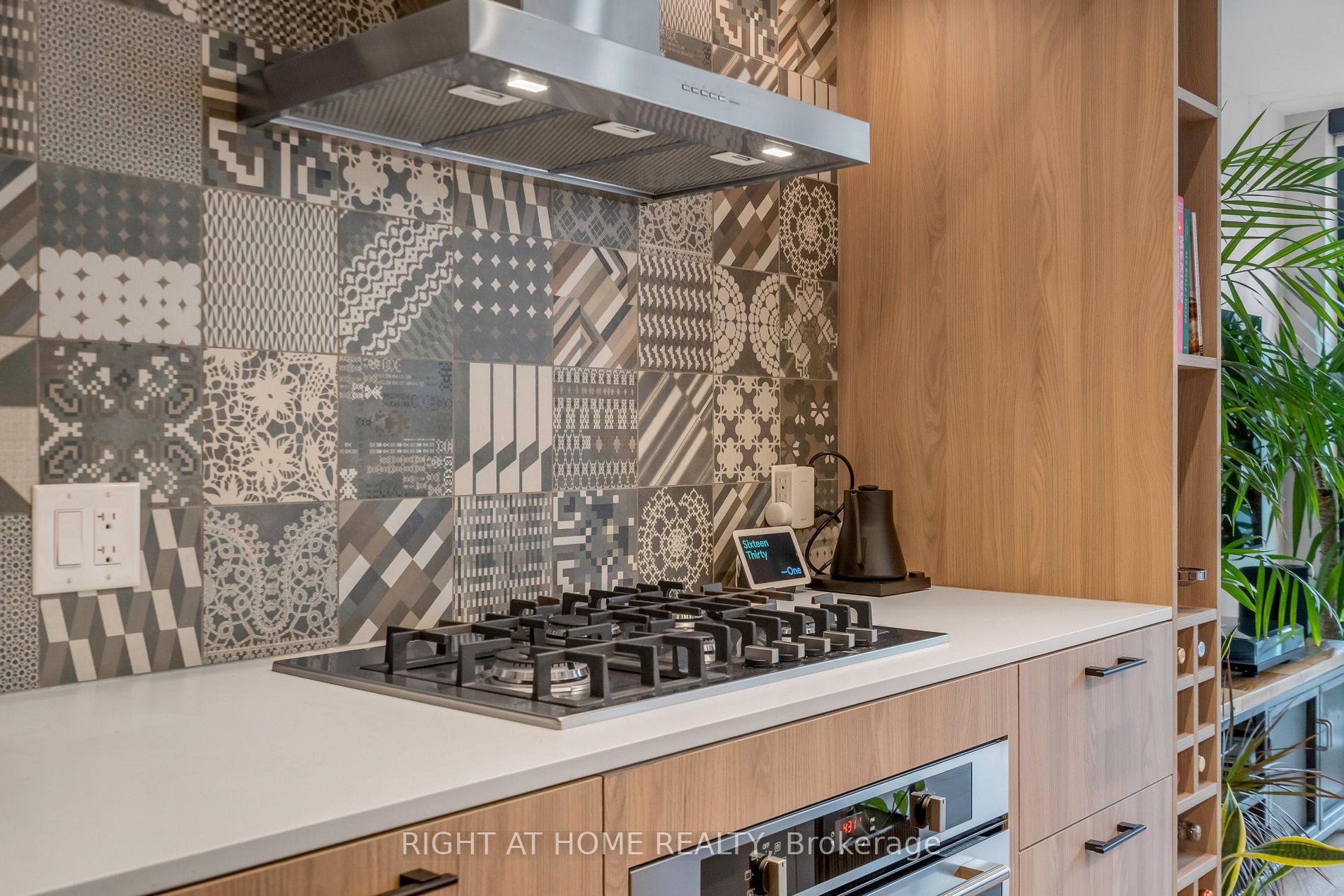 41 Dovercourt Rd, #906