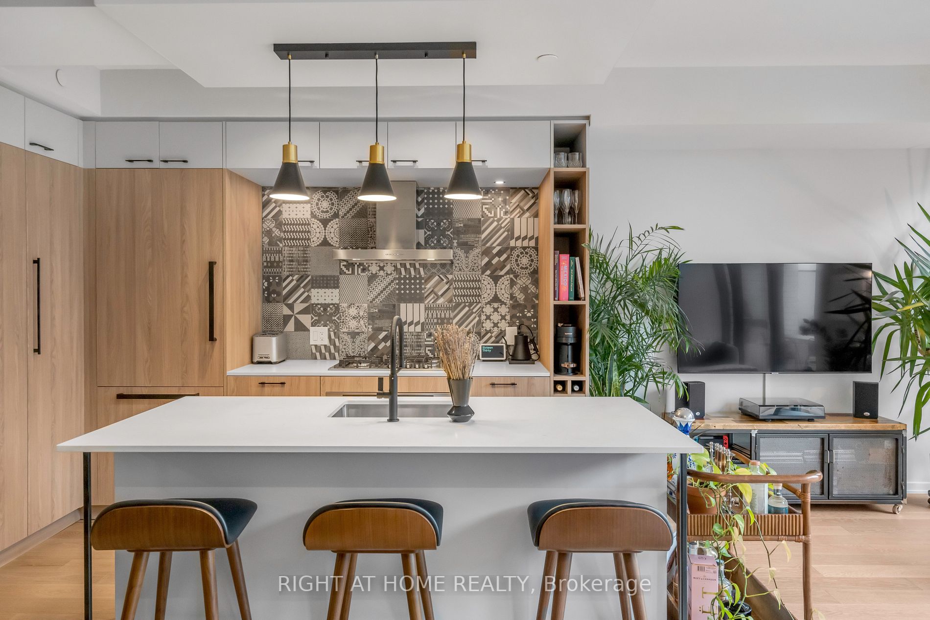 41 Dovercourt Rd, #906
