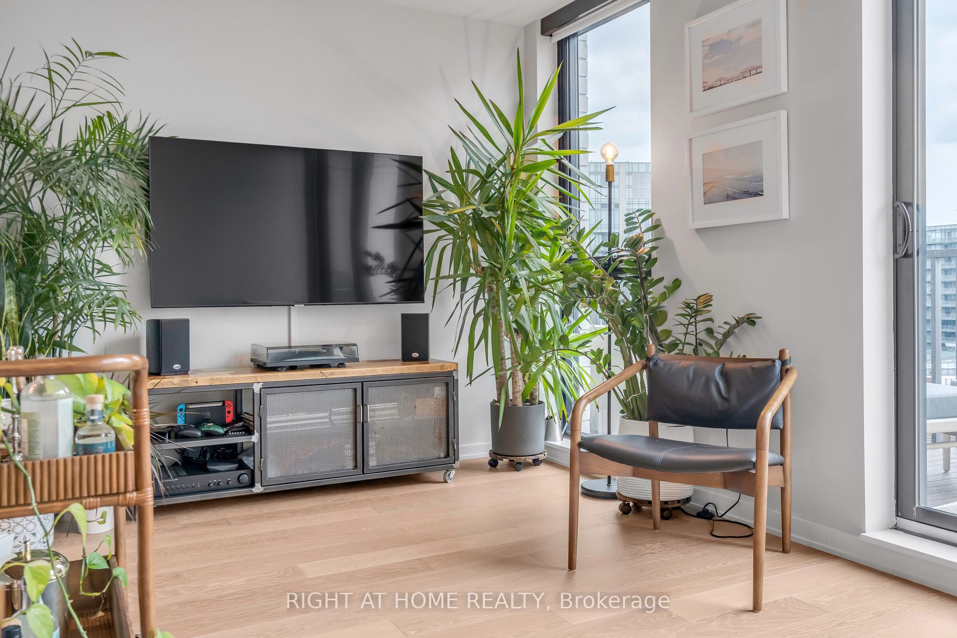 41 Dovercourt Rd, #906