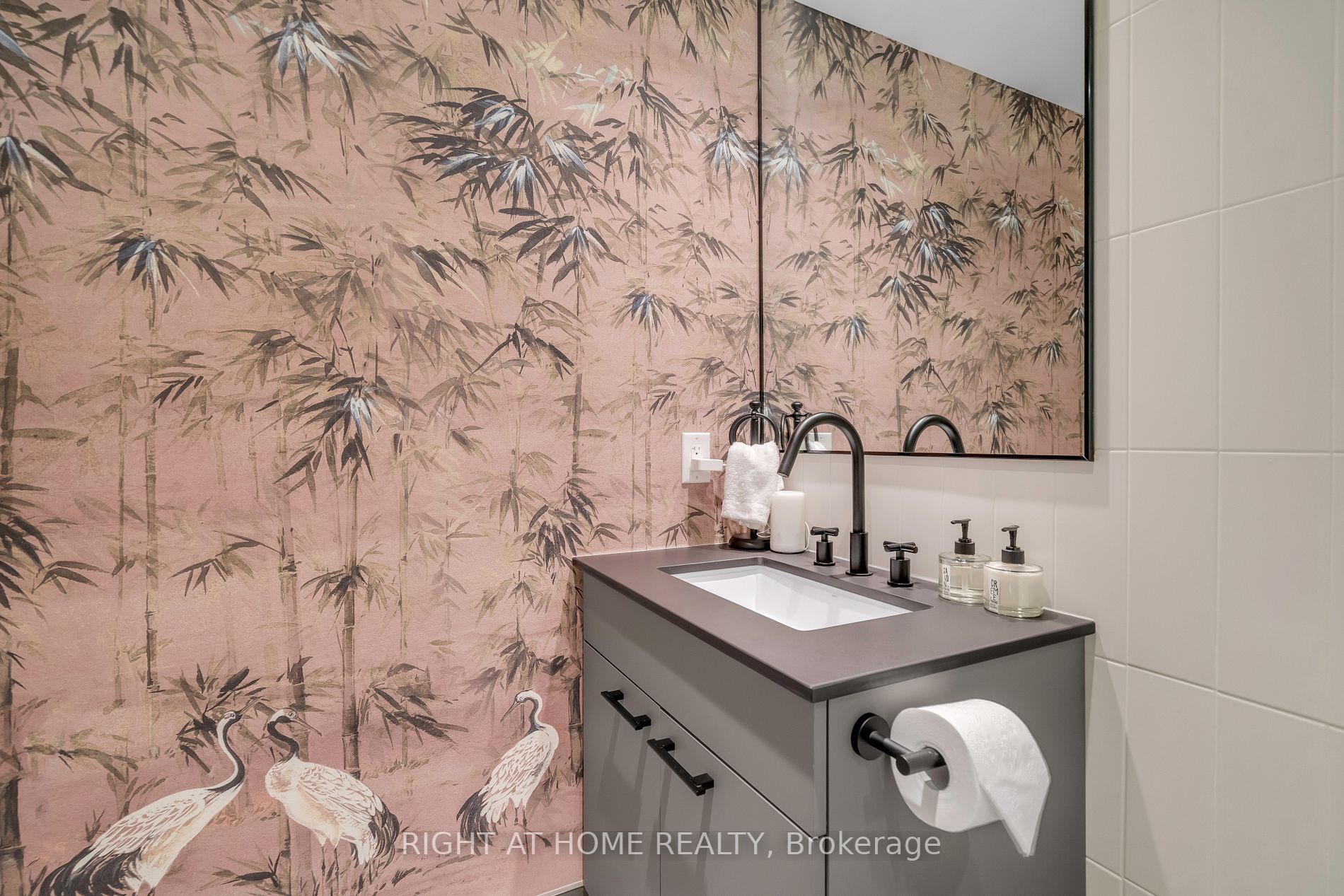 41 Dovercourt Rd, #906