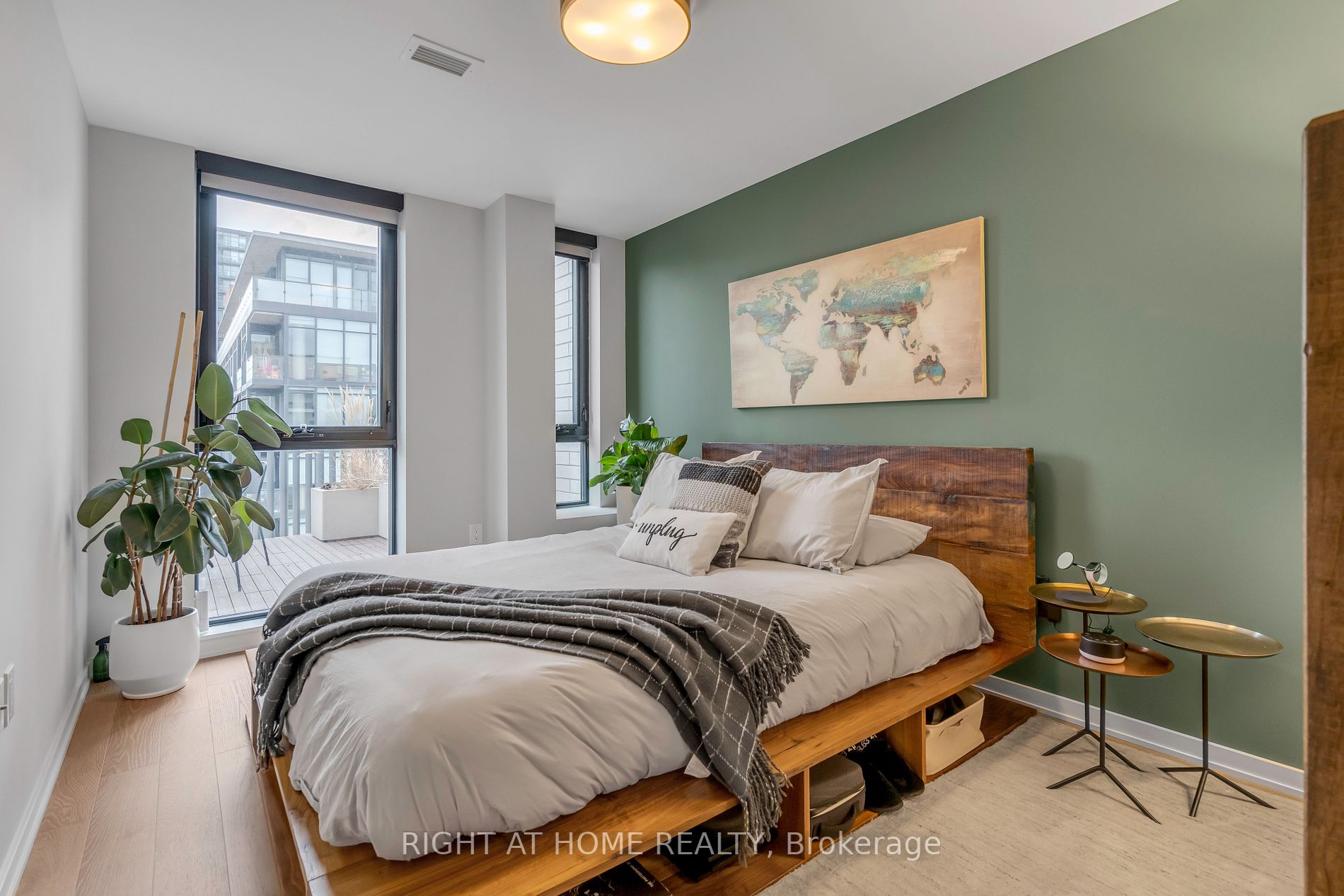 41 Dovercourt Rd, #906