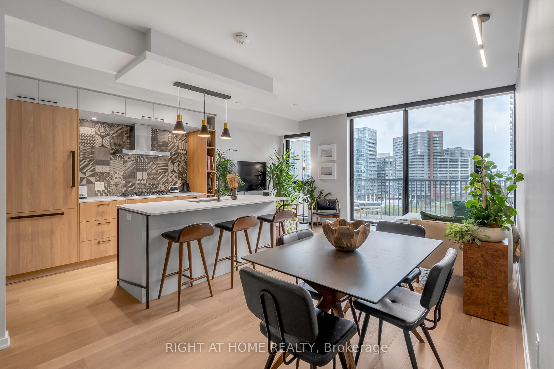 41 Dovercourt Rd, #906