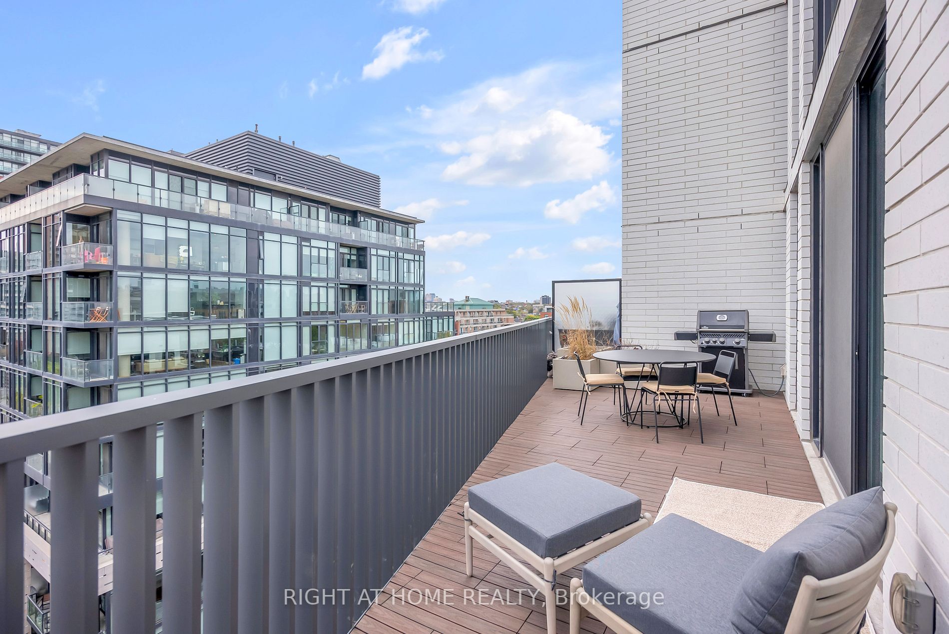 41 Dovercourt Rd, #906
