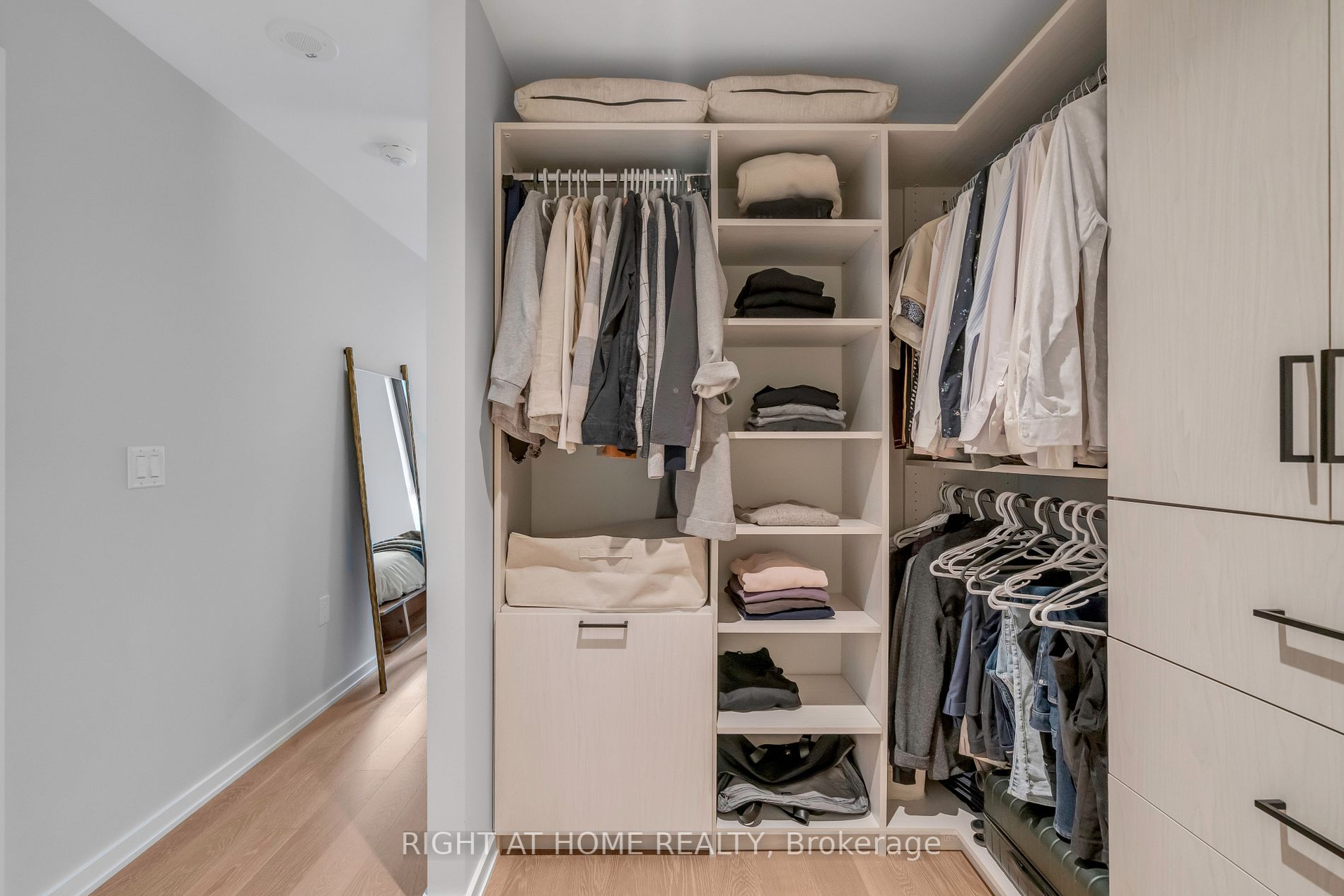 41 Dovercourt Rd, #906