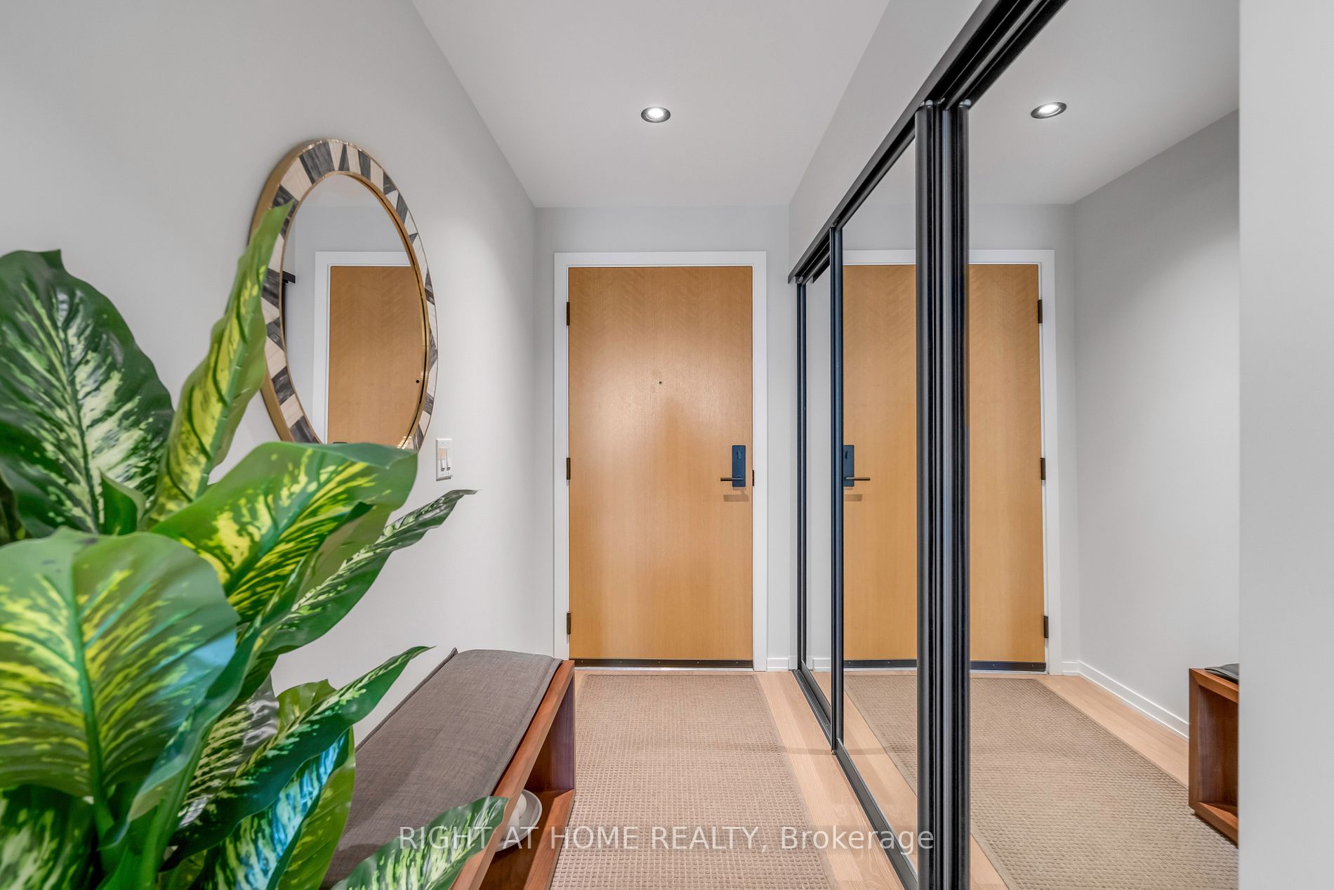 41 Dovercourt Rd, #906