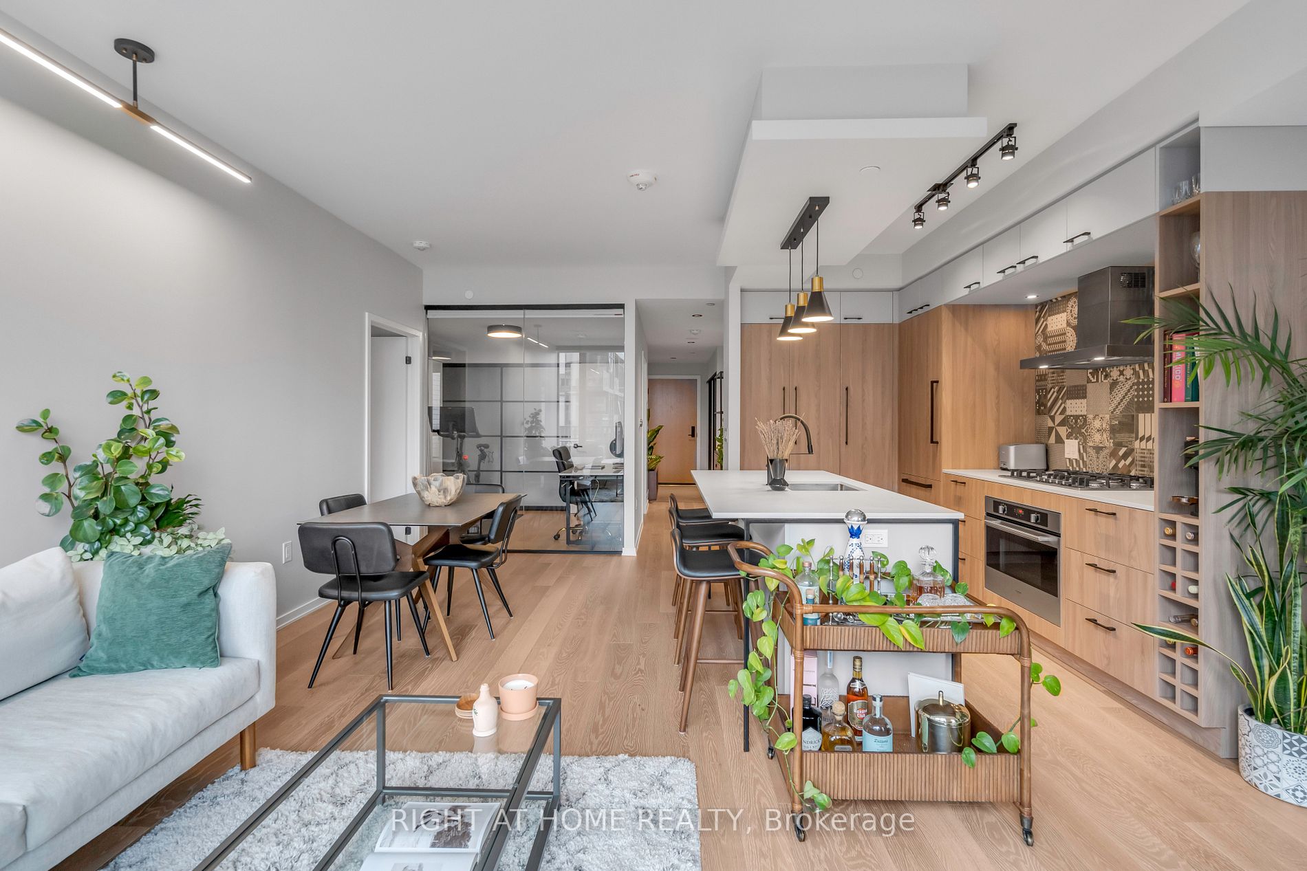41 Dovercourt Rd, #906