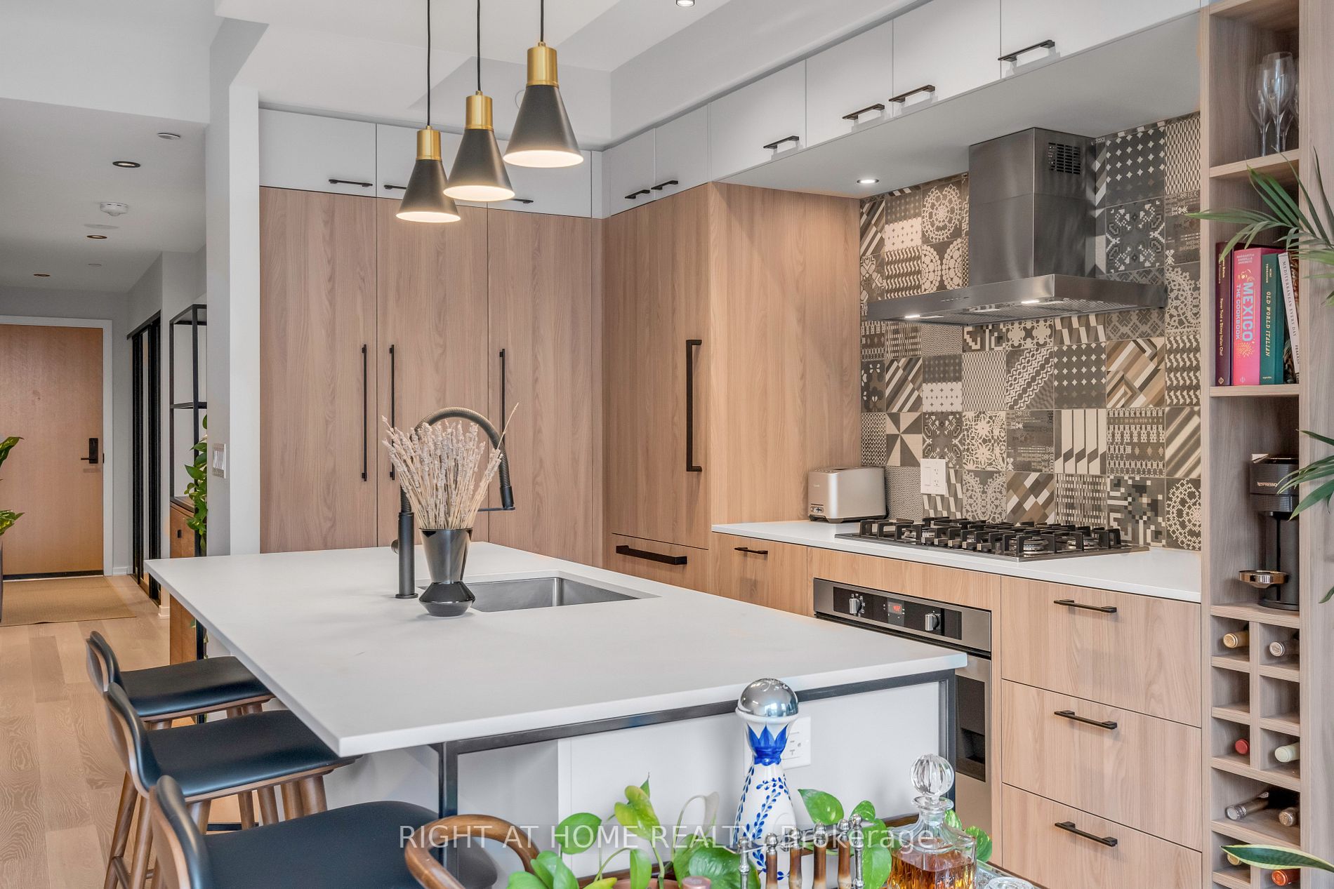 41 Dovercourt Rd, #906
