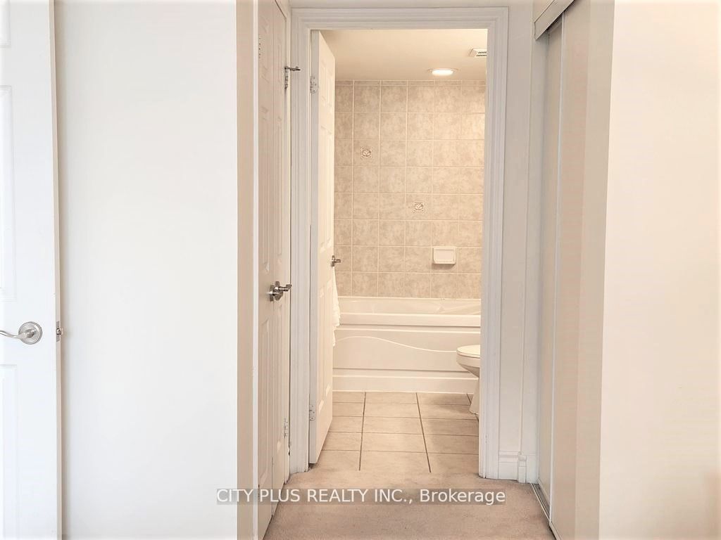 123 Eglinton Ave E, #1103