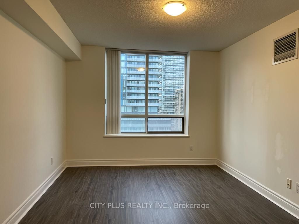 123 Eglinton Ave E, #1103