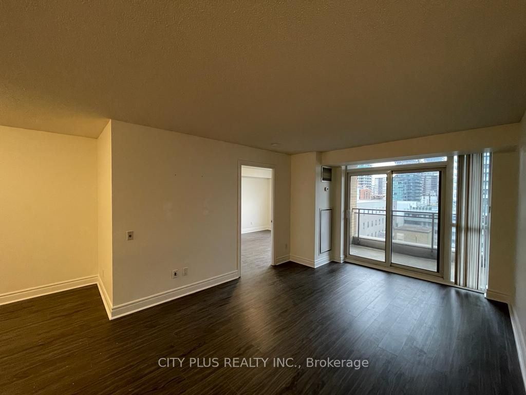 123 Eglinton Ave E, #1103
