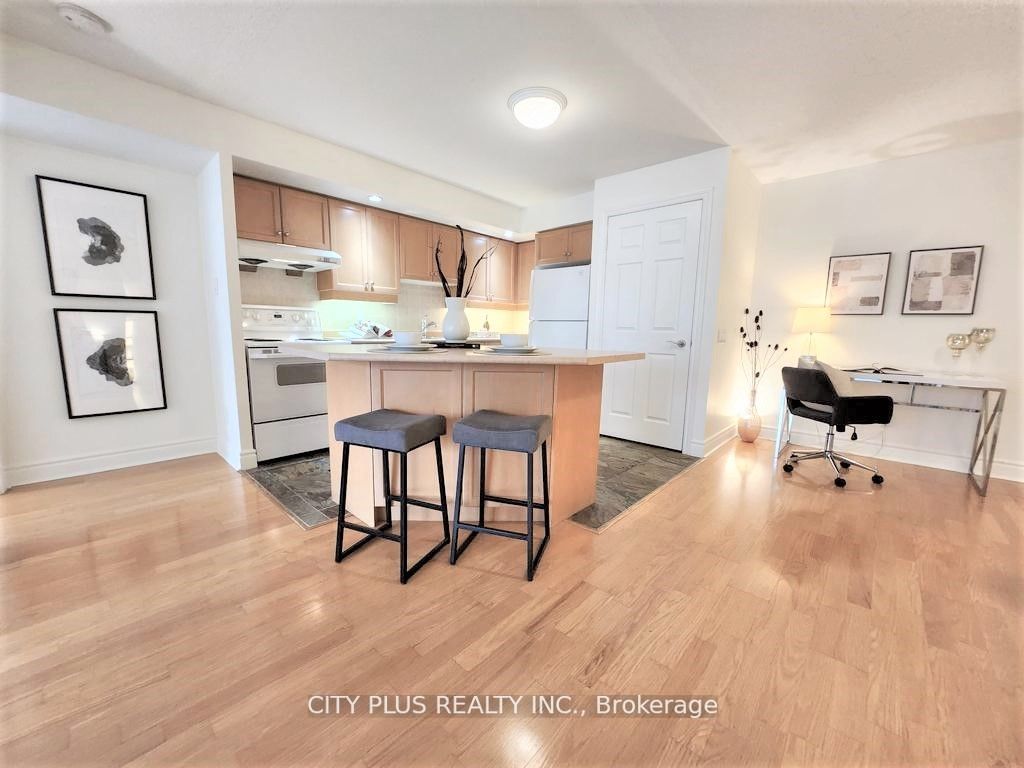 123 Eglinton Ave E, #1103