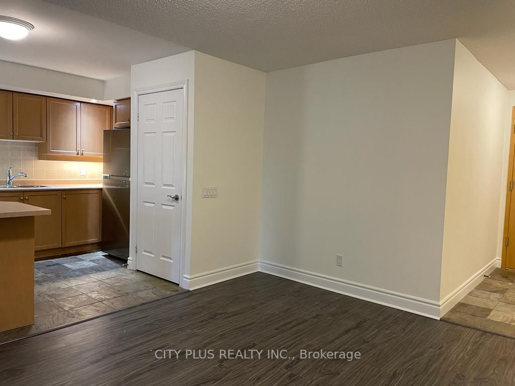 123 Eglinton Ave E, #1103