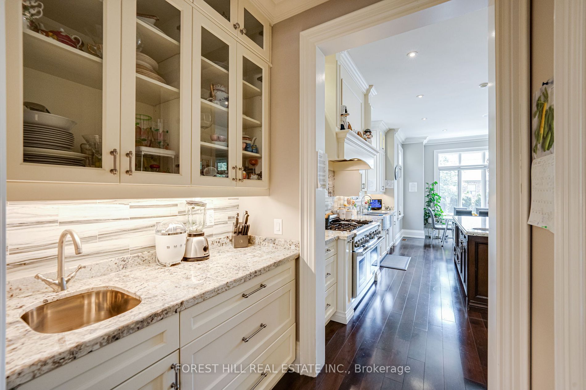 669 Bedford Park