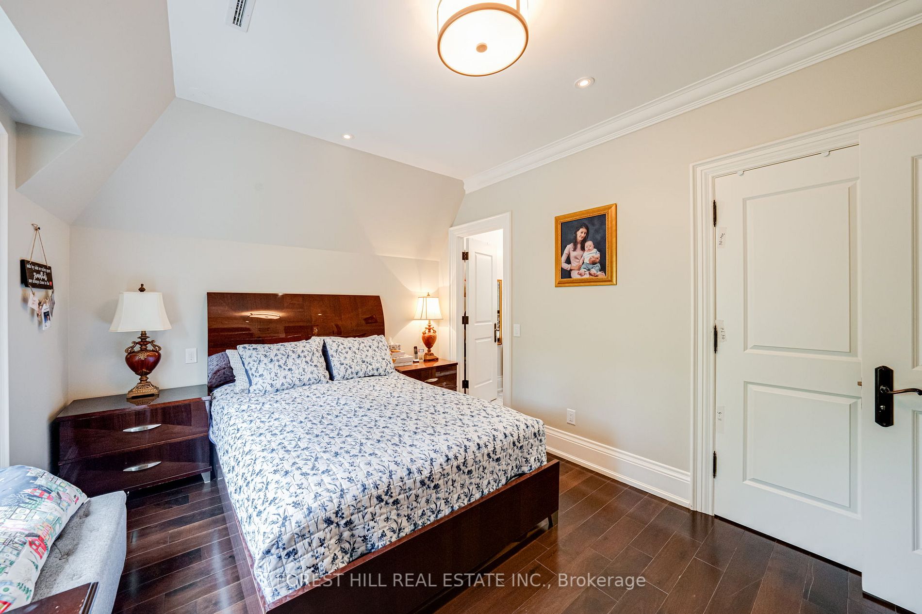 669 Bedford Park