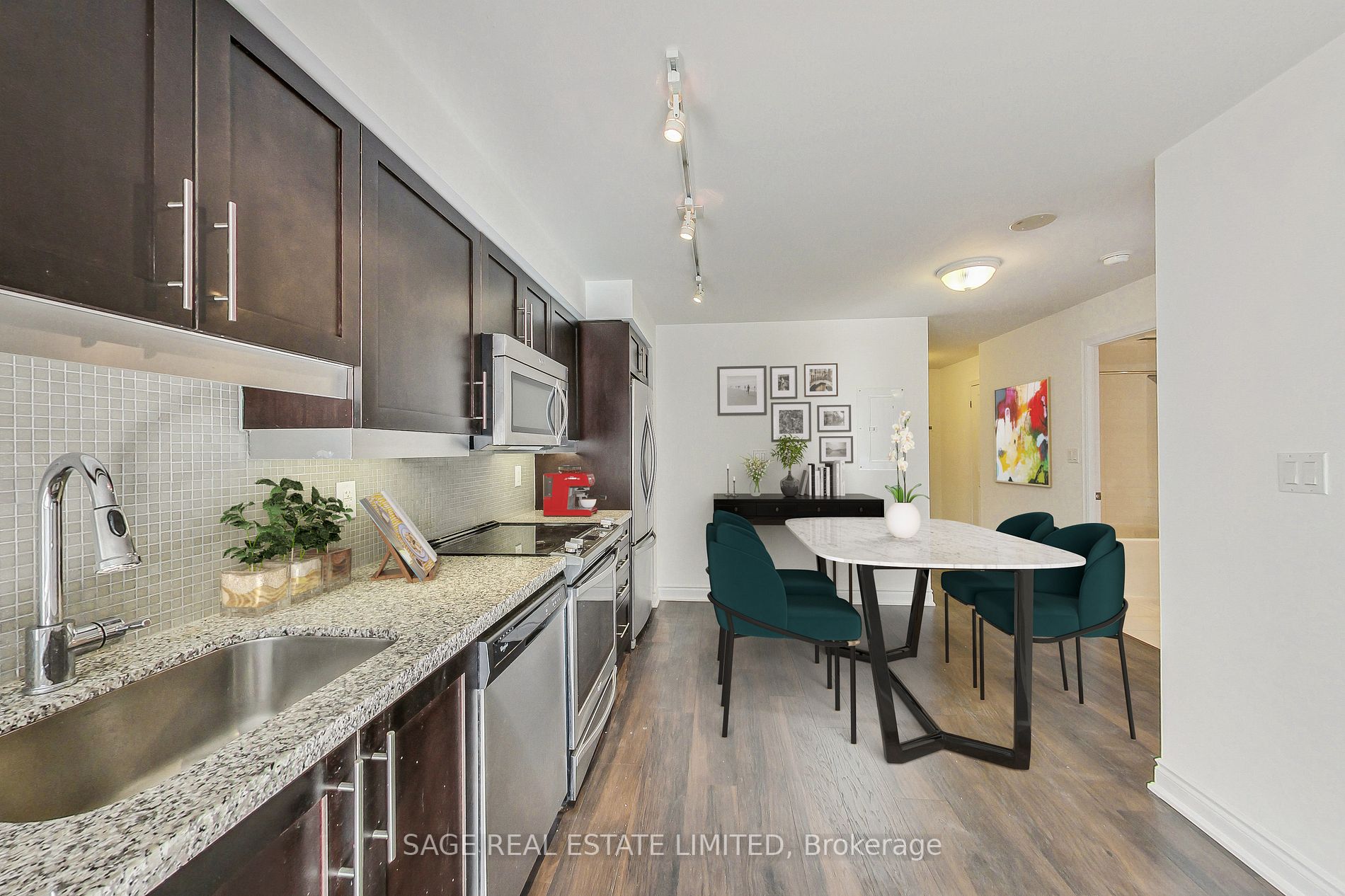 400 Adelaide St E, #211