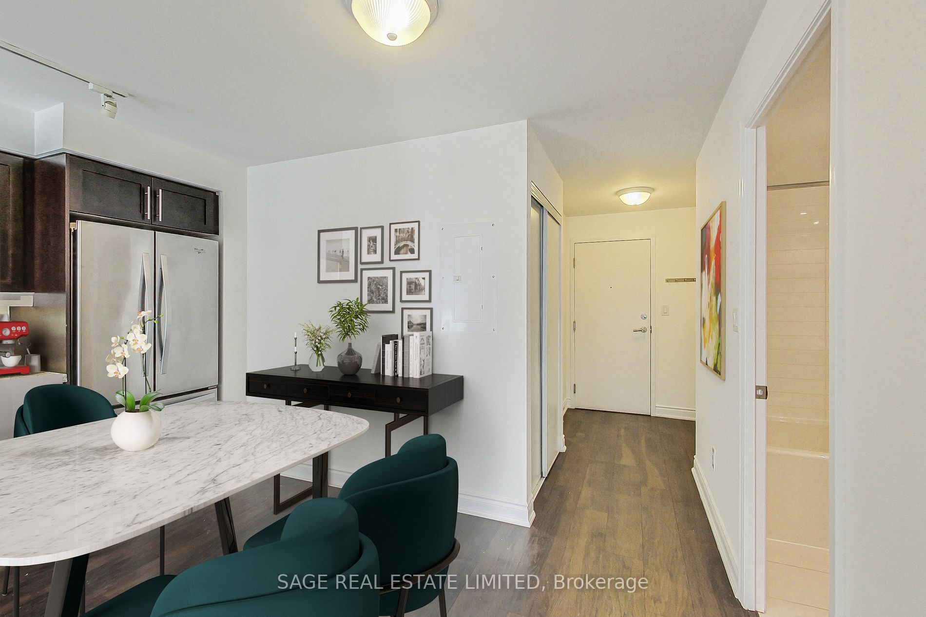 400 Adelaide St E, #211