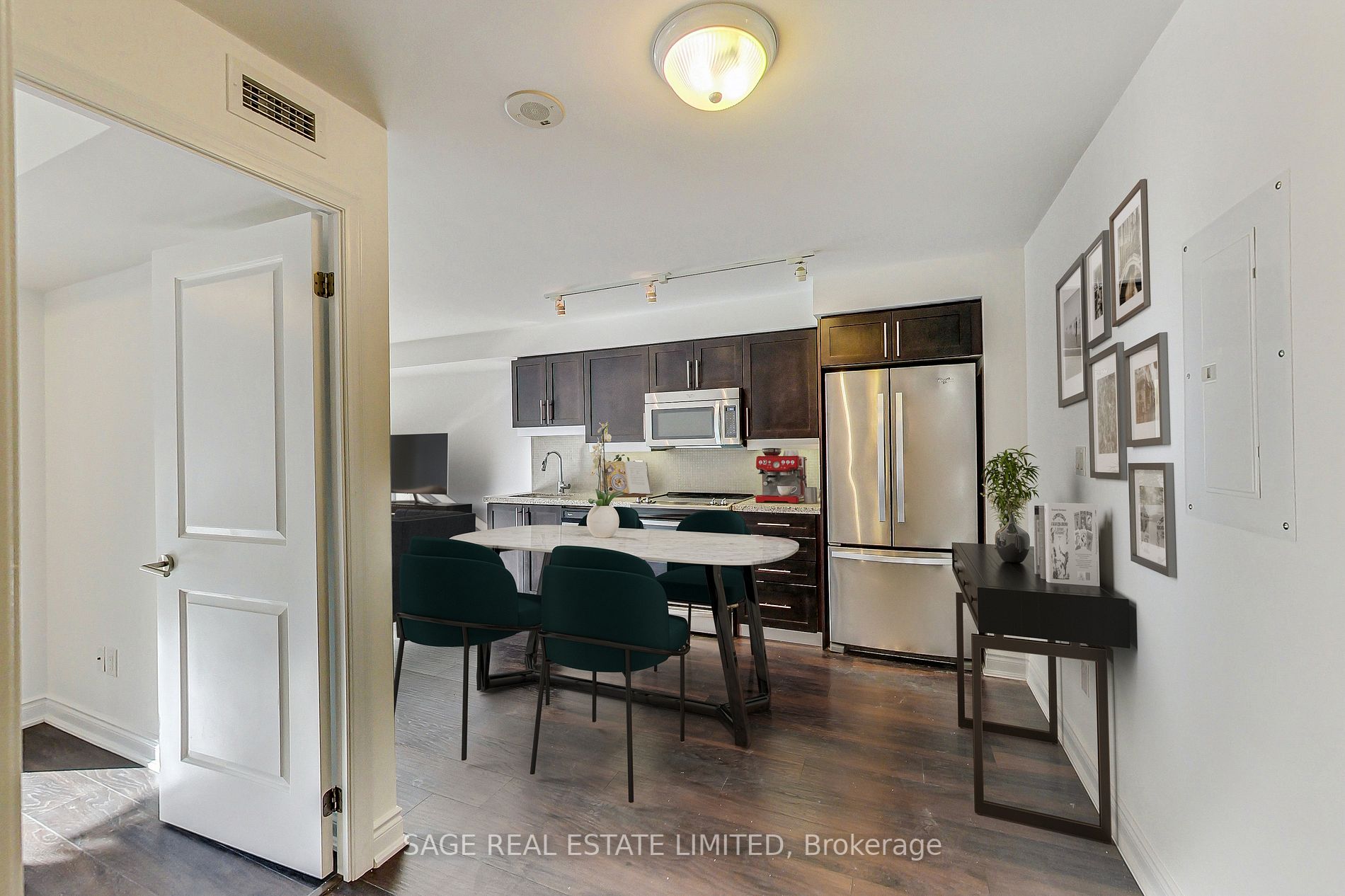 400 Adelaide St E, #211