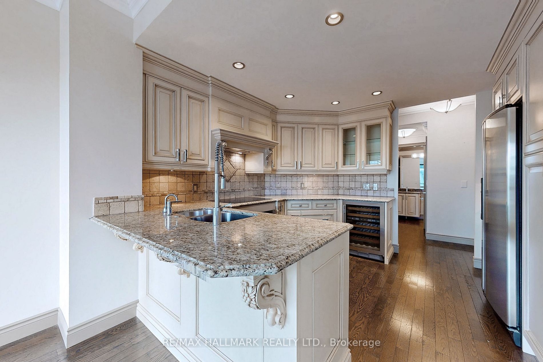 8 Park Rd, #3710