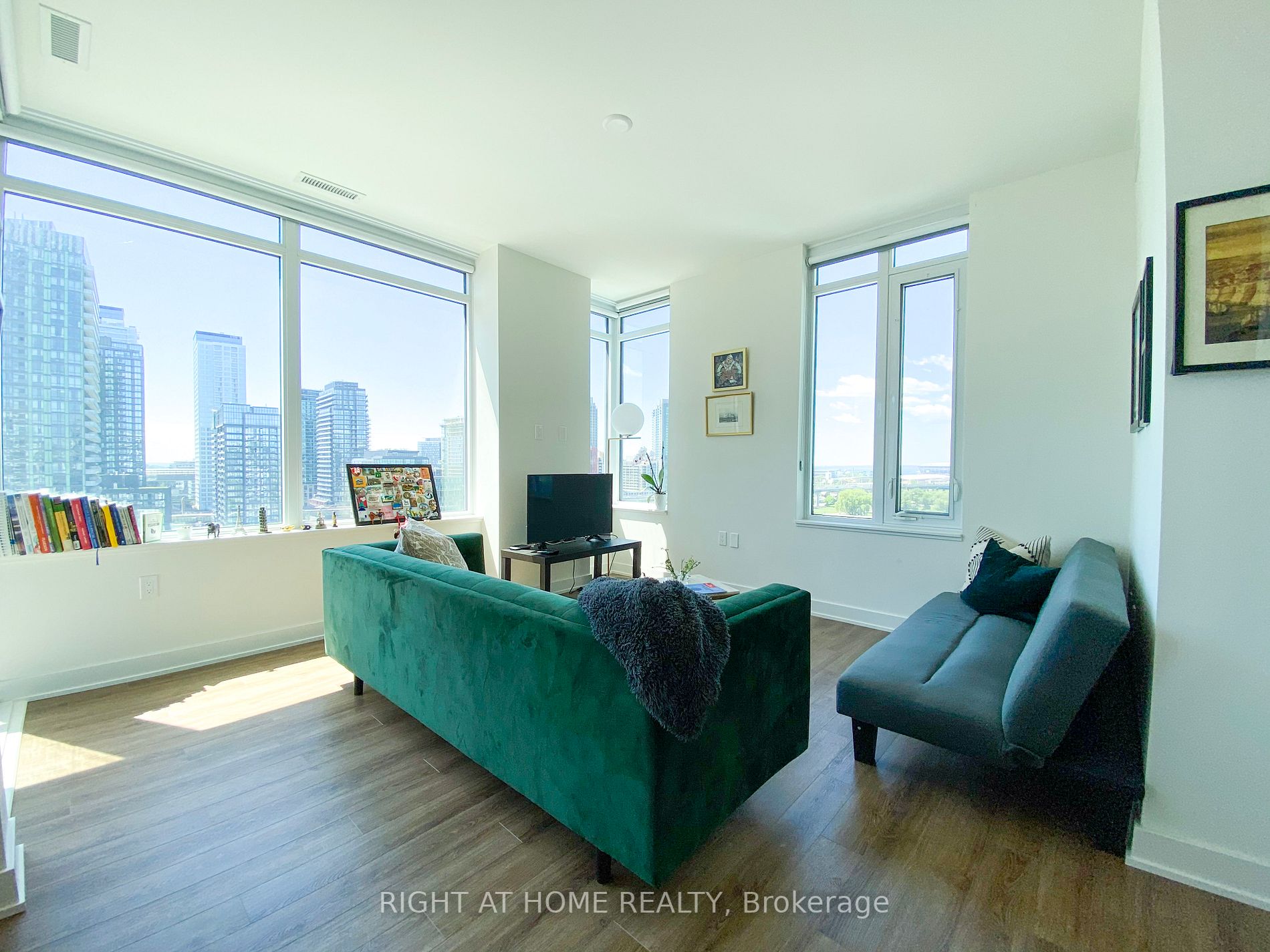 576 Front St W, #1107